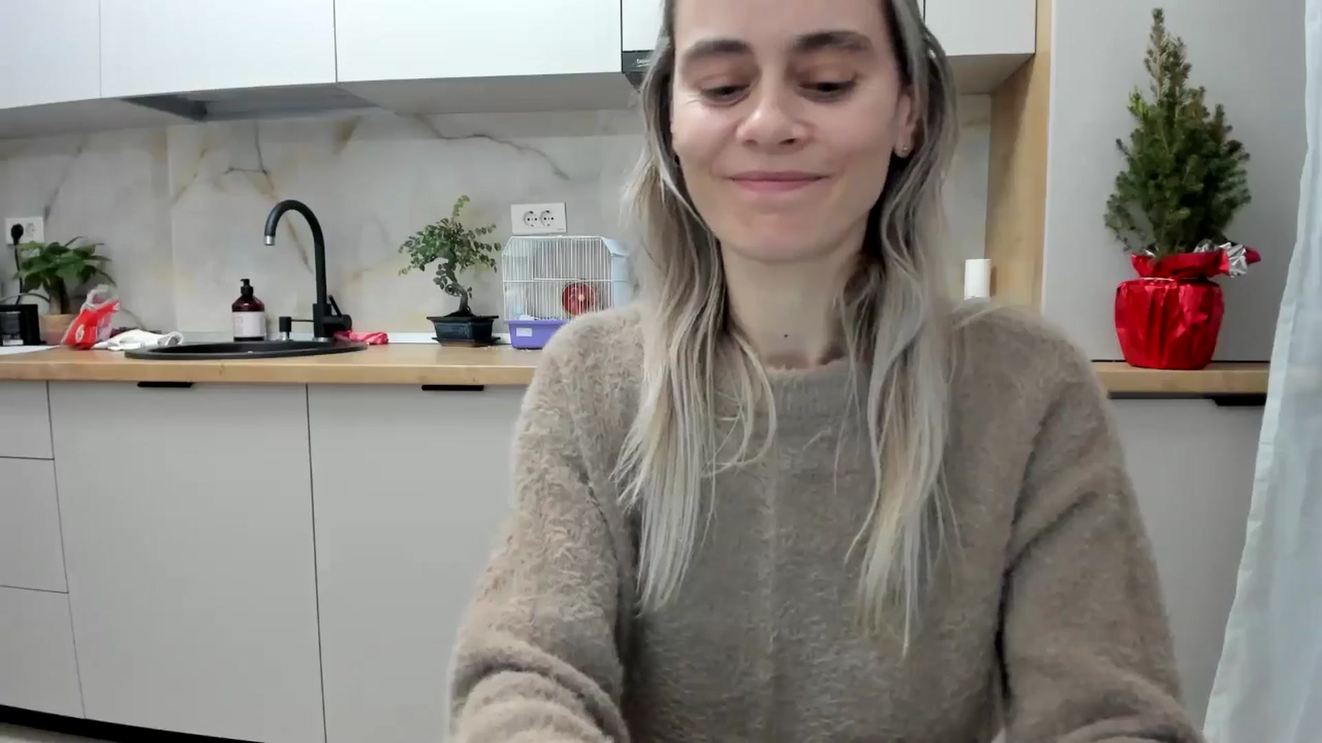 Gallery image thumbnail from DebbyPaige's myfreecams stream on, 01/10/2025, 22:55 image 5 of 20