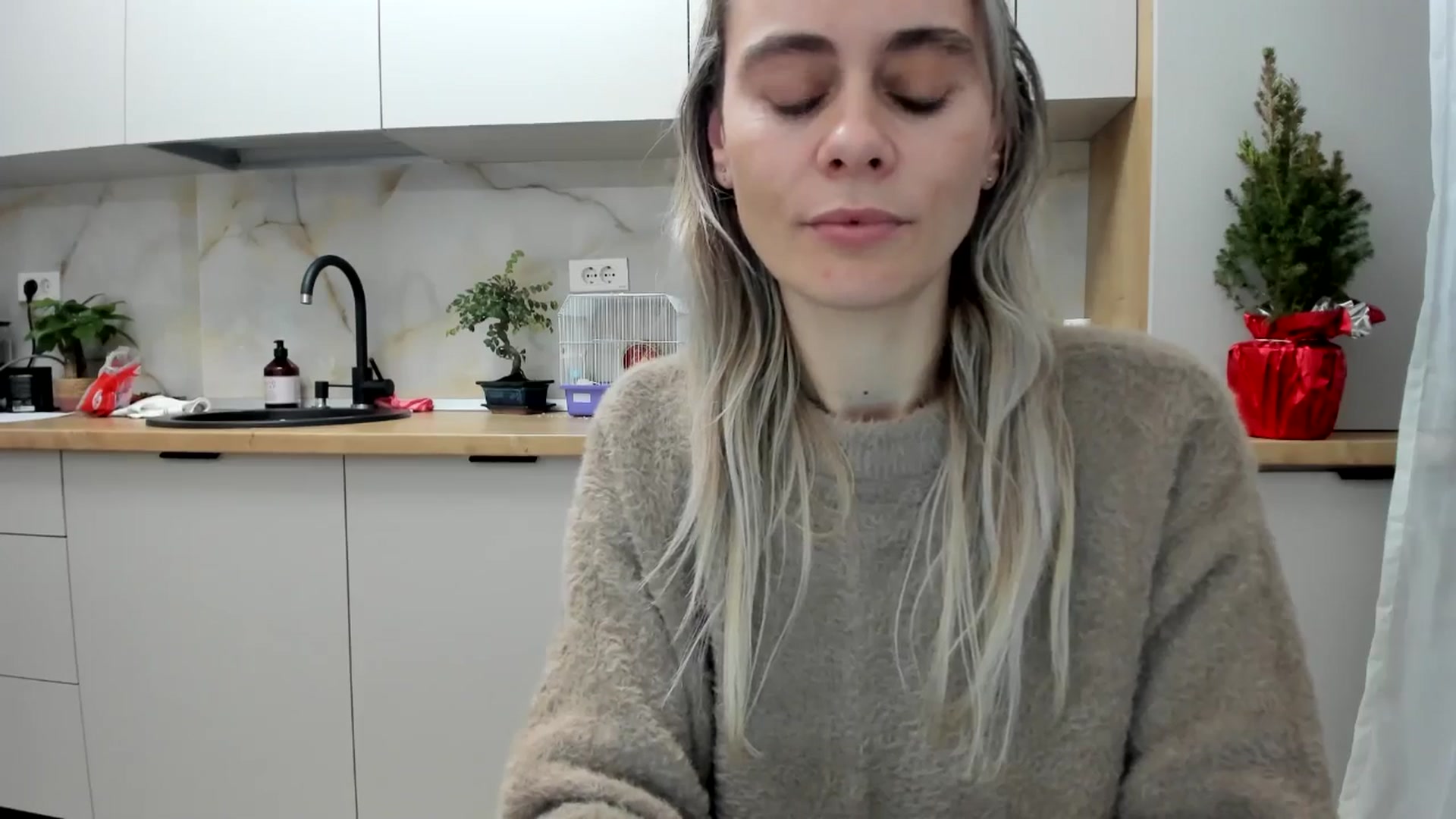 Gallery image thumbnail from DebbyPaige's myfreecams stream on, 01/10/2025, 22:55 image 10 of 20