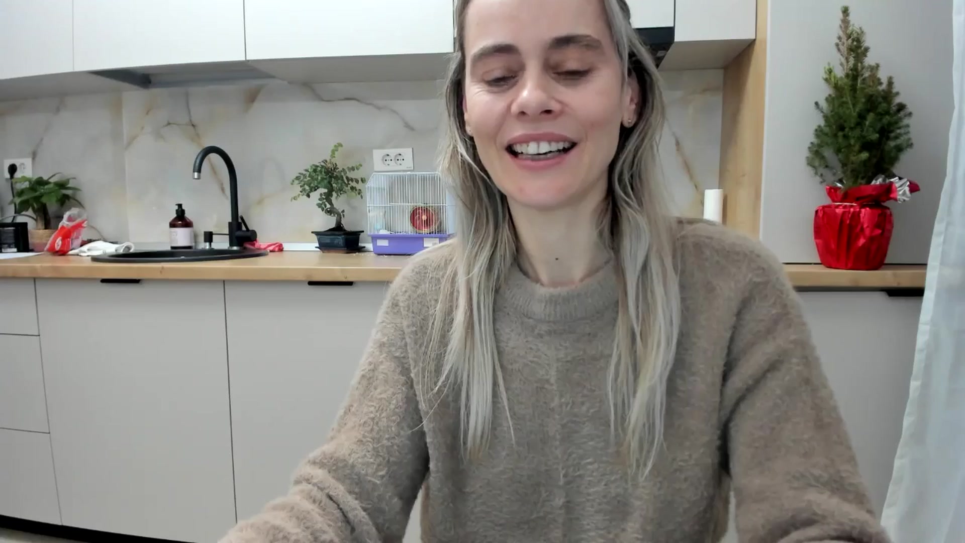 Gallery image thumbnail from DebbyPaige's myfreecams stream on, 01/10/2025, 22:55 image 2 of 20