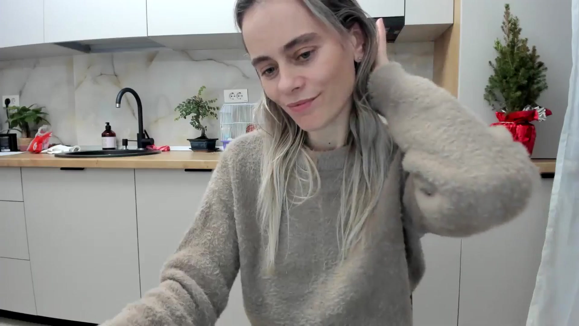 Gallery image thumbnail from DebbyPaige's myfreecams stream on, 01/10/2025, 22:55 image 8 of 20