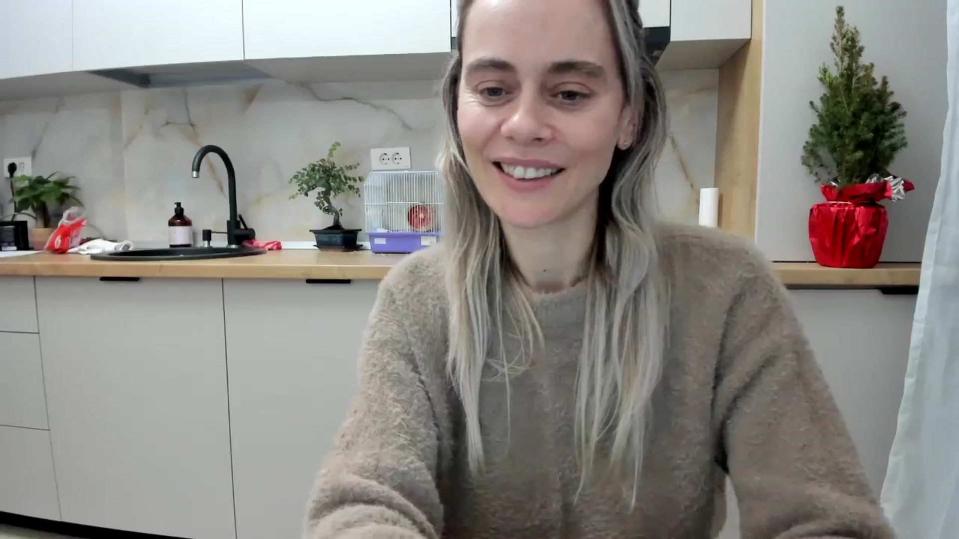 Gallery image thumbnail from DebbyPaige's myfreecams stream on, 01/10/2025, 22:55 image 6 of 20
