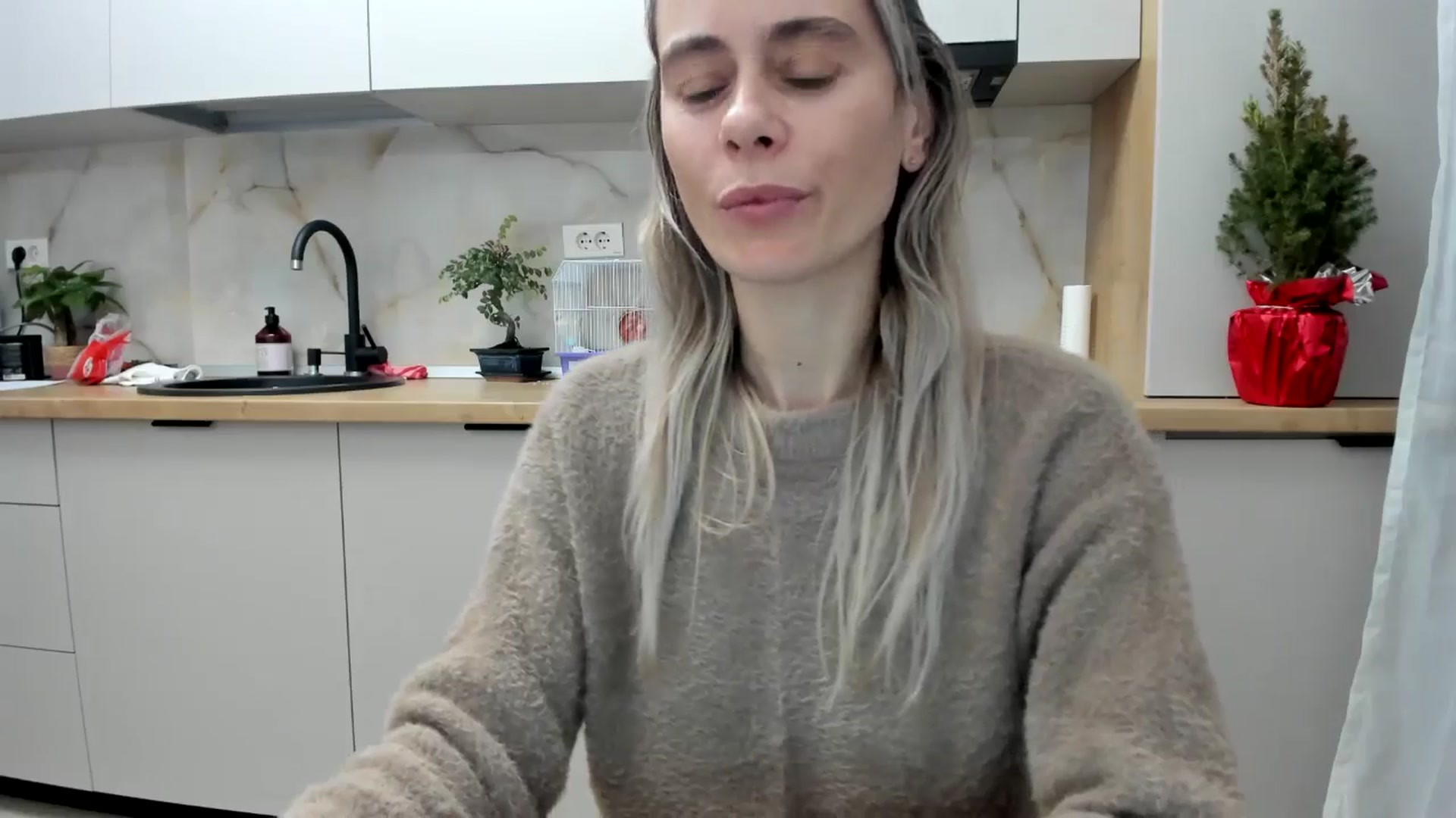 Gallery image thumbnail from DebbyPaige's myfreecams stream on, 01/10/2025, 22:55 image 7 of 20