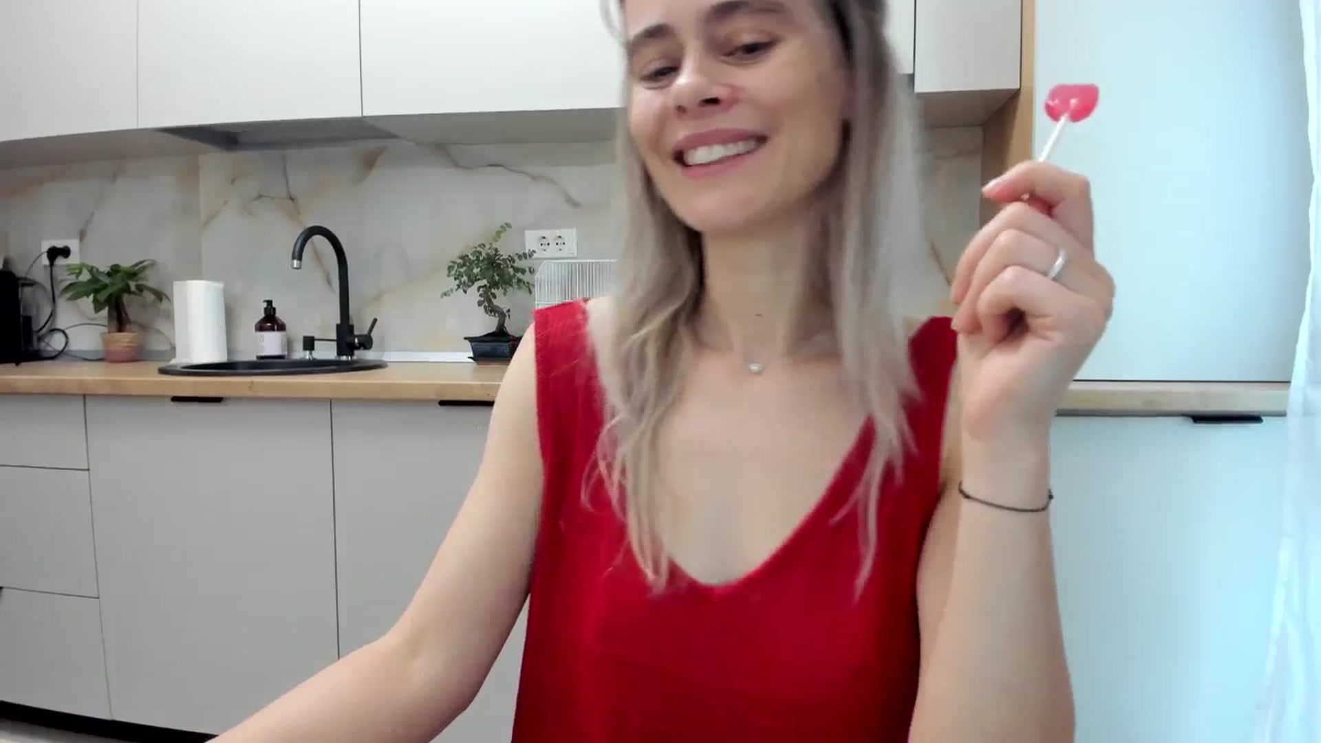 Gallery image thumbnail from DebbyPaige's myfreecams stream on, 01/12/2025, 14:33 image 10 of 20