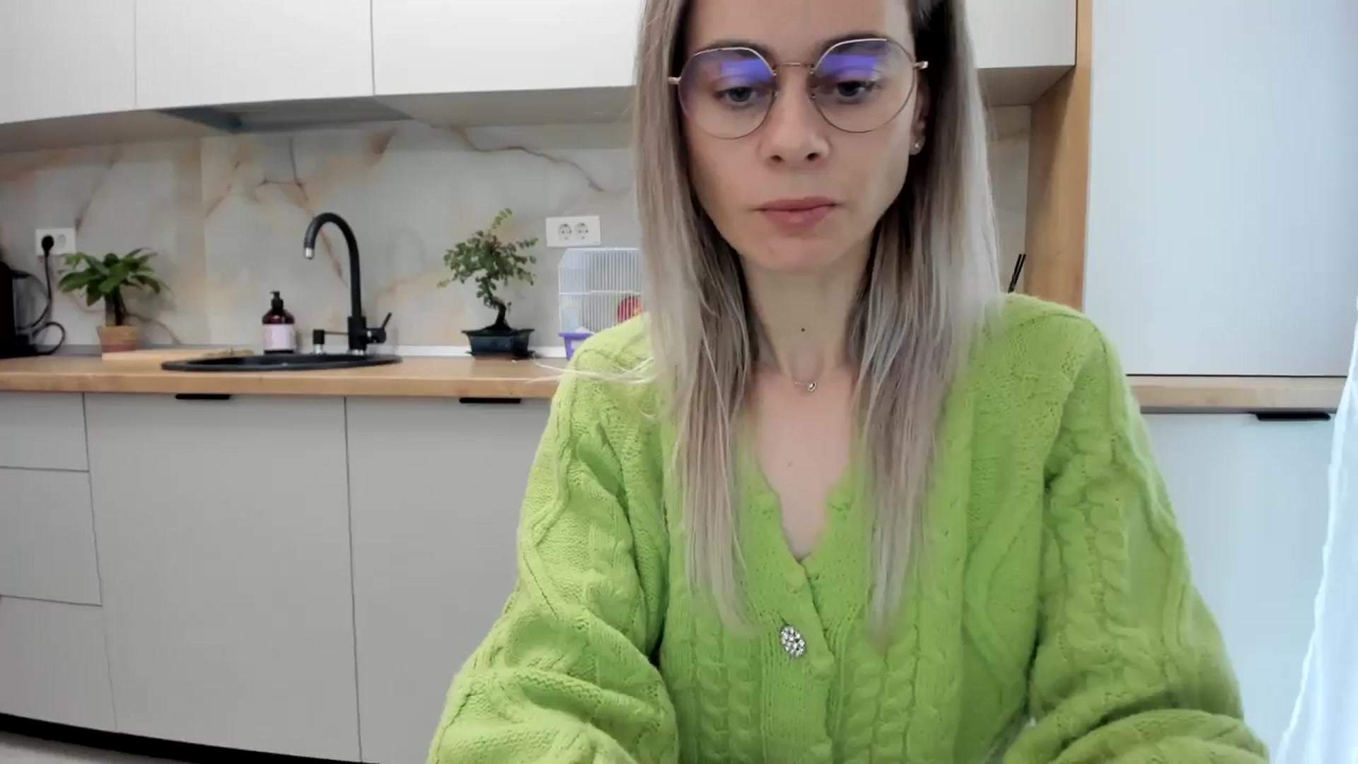 Gallery image thumbnail from DebbyPaige's myfreecams stream on, 01/13/2025, 14:19 image 11 of 20