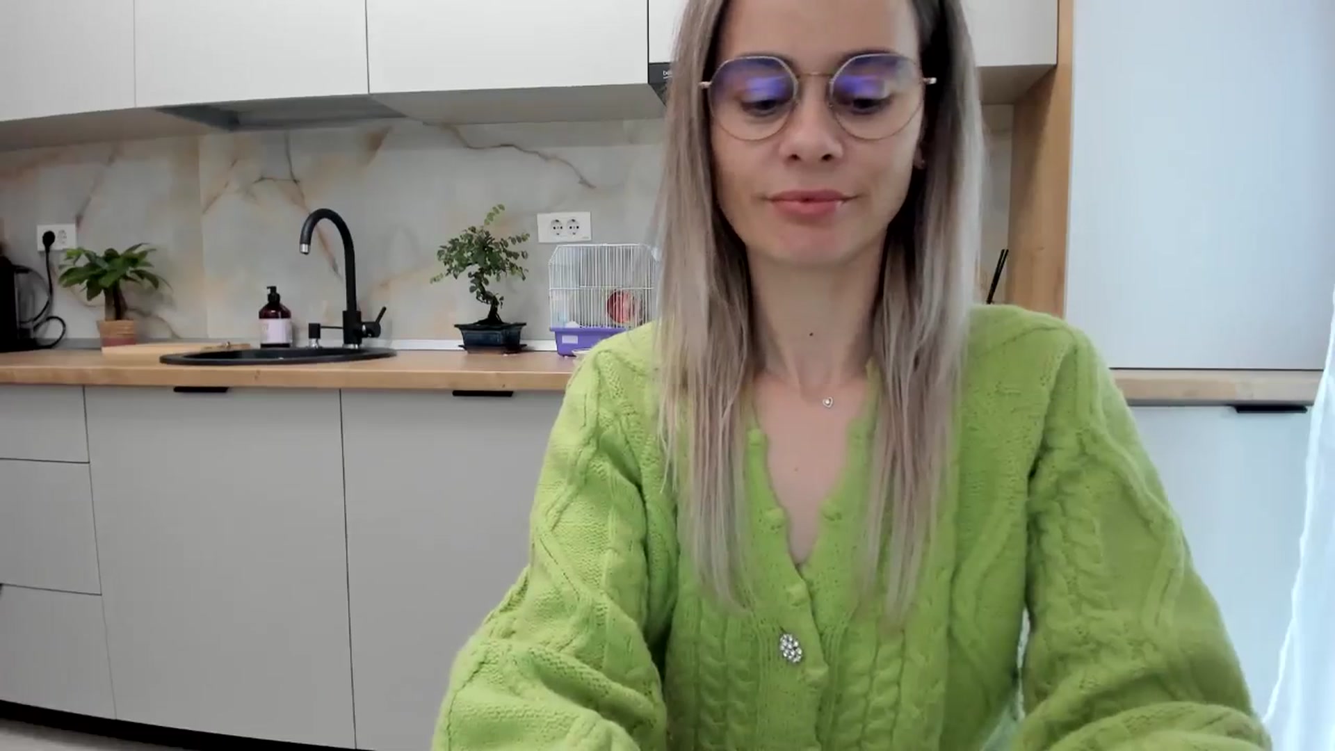 Gallery image thumbnail from DebbyPaige's myfreecams stream on, 01/13/2025, 14:19 image 6 of 20