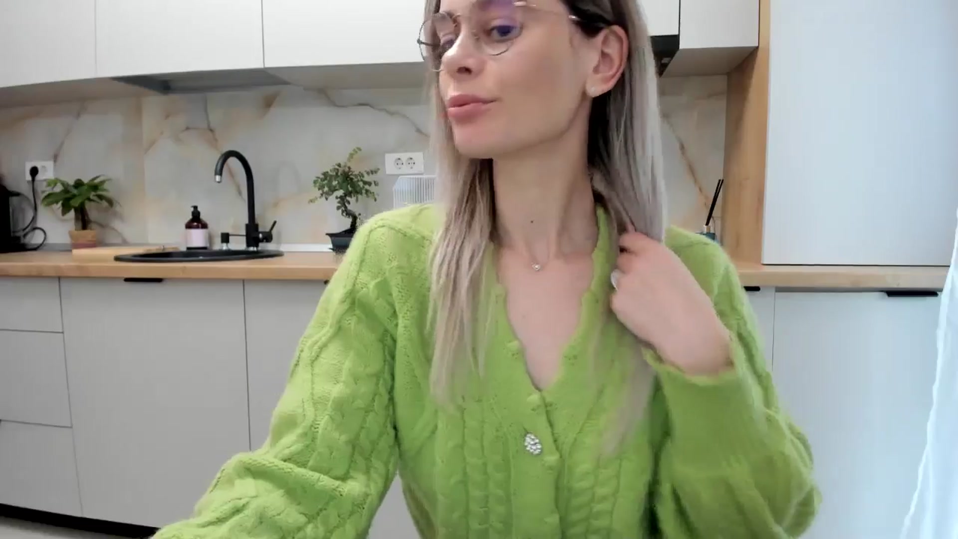 Gallery image thumbnail from DebbyPaige's myfreecams stream on, 01/13/2025, 14:19 image 15 of 20