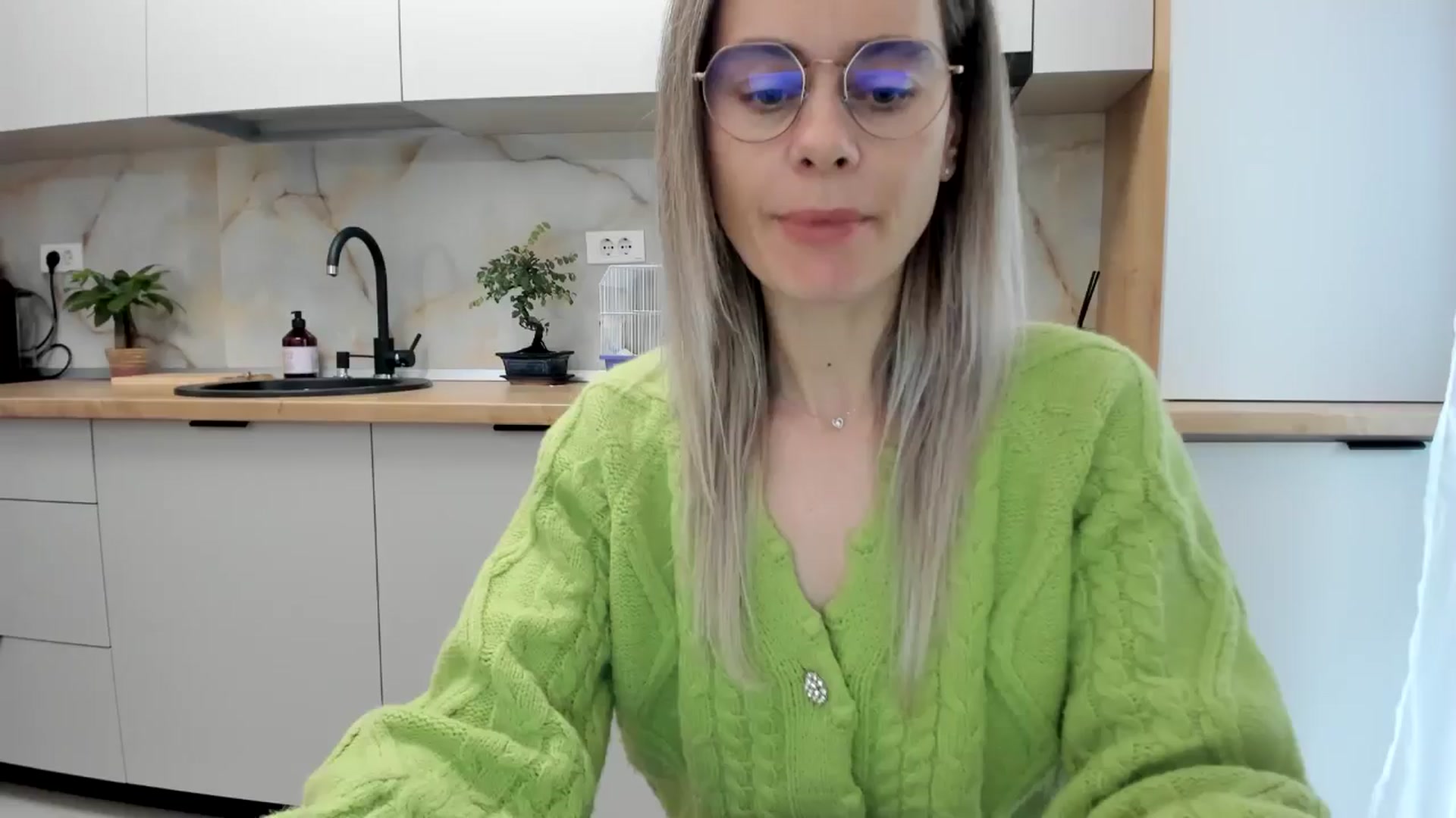 Gallery image thumbnail from DebbyPaige's myfreecams stream on, 01/13/2025, 14:19 image 12 of 20