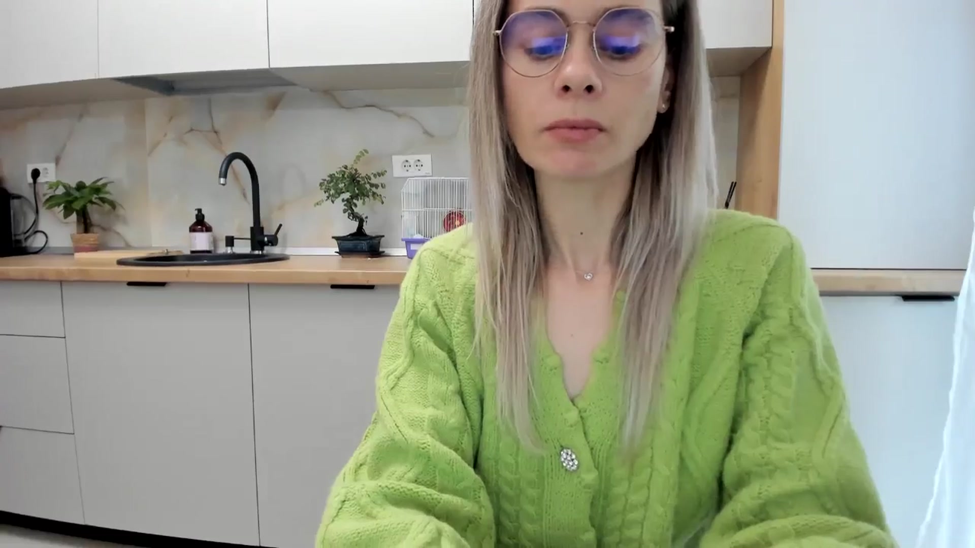 Gallery image thumbnail from DebbyPaige's myfreecams stream on, 01/13/2025, 14:19 image 13 of 20