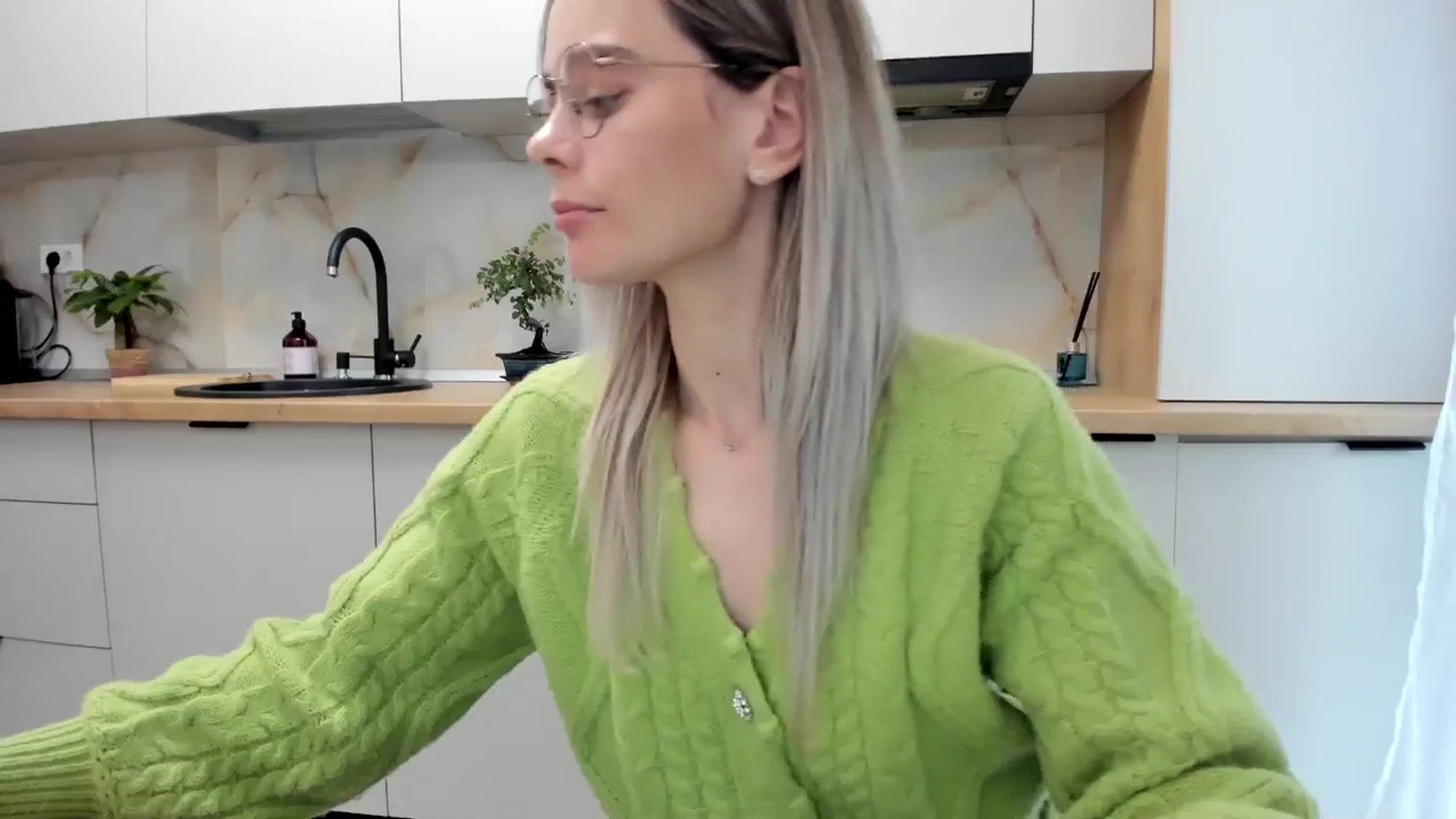 Gallery image thumbnail from DebbyPaige's myfreecams stream on, 01/13/2025, 14:19 image 16 of 20