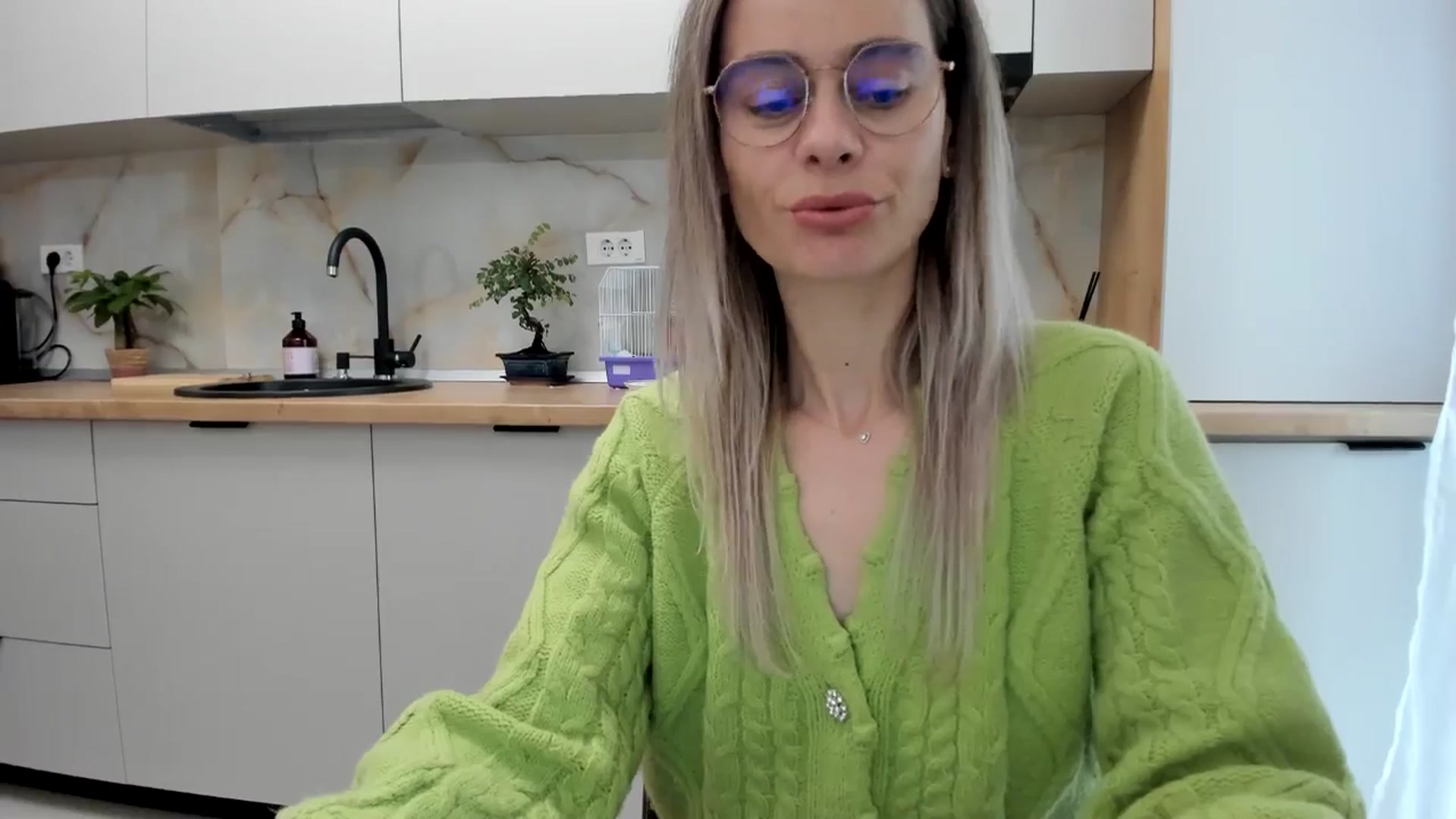 Gallery image thumbnail from DebbyPaige's myfreecams stream on, 01/13/2025, 14:19 image 5 of 20