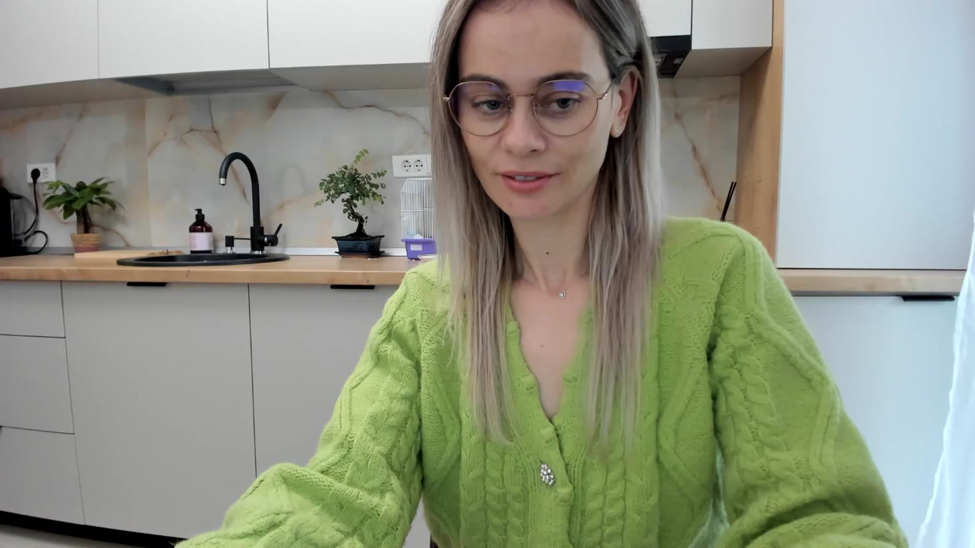 Gallery image thumbnail from DebbyPaige's myfreecams stream on, 01/13/2025, 14:19 image 7 of 20