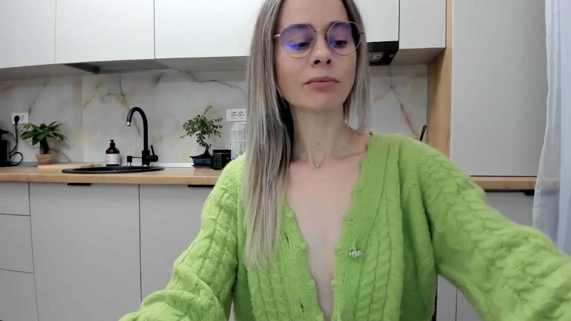 Gallery image thumbnail from DebbyPaige's myfreecams stream on, 01/13/2025, 15:34 image 14 of 20