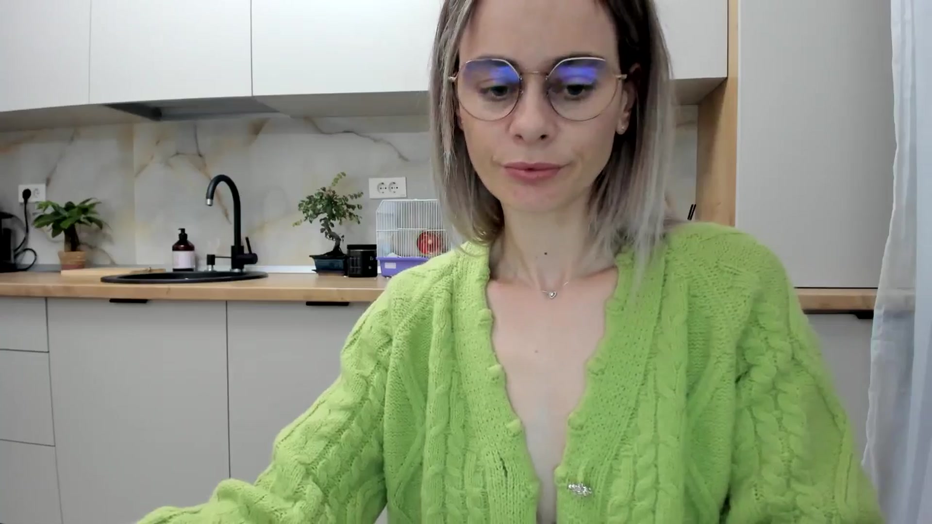 Gallery image thumbnail from DebbyPaige's myfreecams stream on, 01/13/2025, 15:34 image 17 of 20