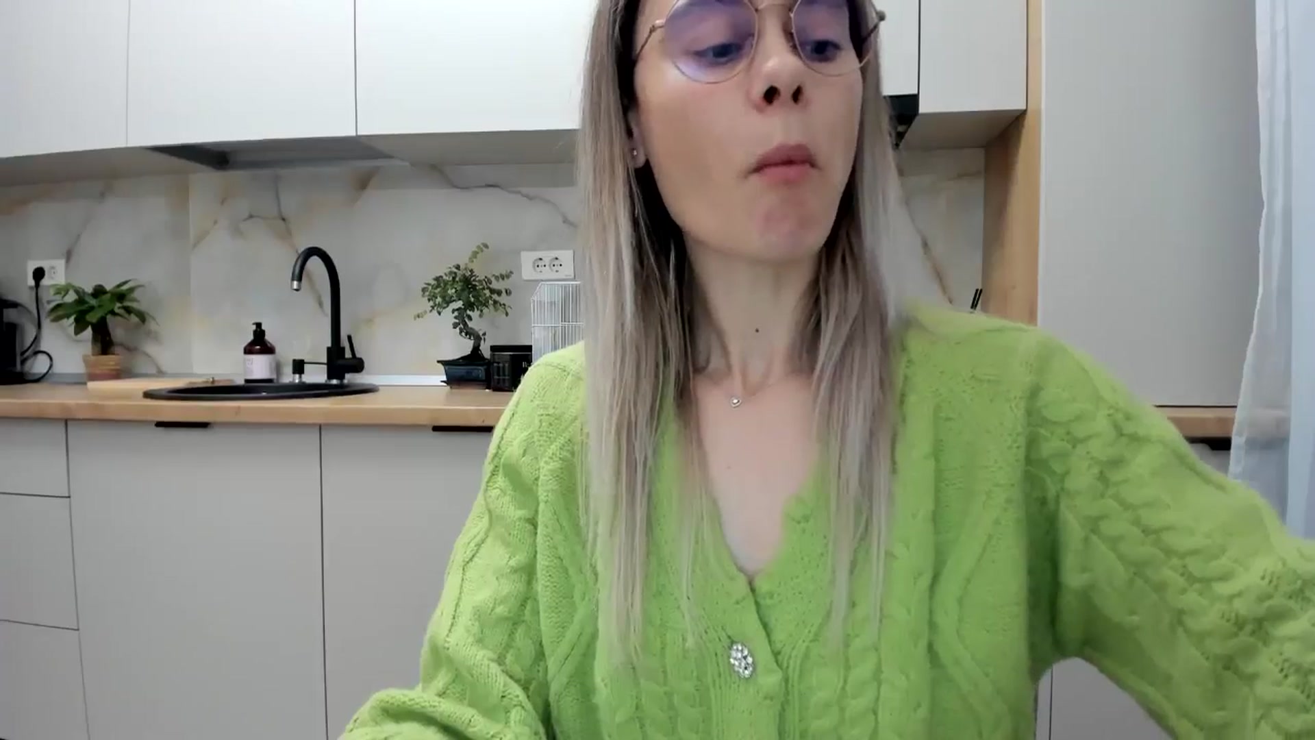 Gallery image thumbnail from DebbyPaige's myfreecams stream on, 01/13/2025, 15:34 image 12 of 20