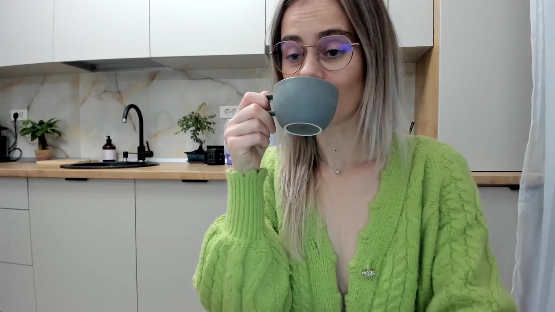 Gallery image thumbnail from DebbyPaige's myfreecams stream on, 01/13/2025, 15:34 image 15 of 20