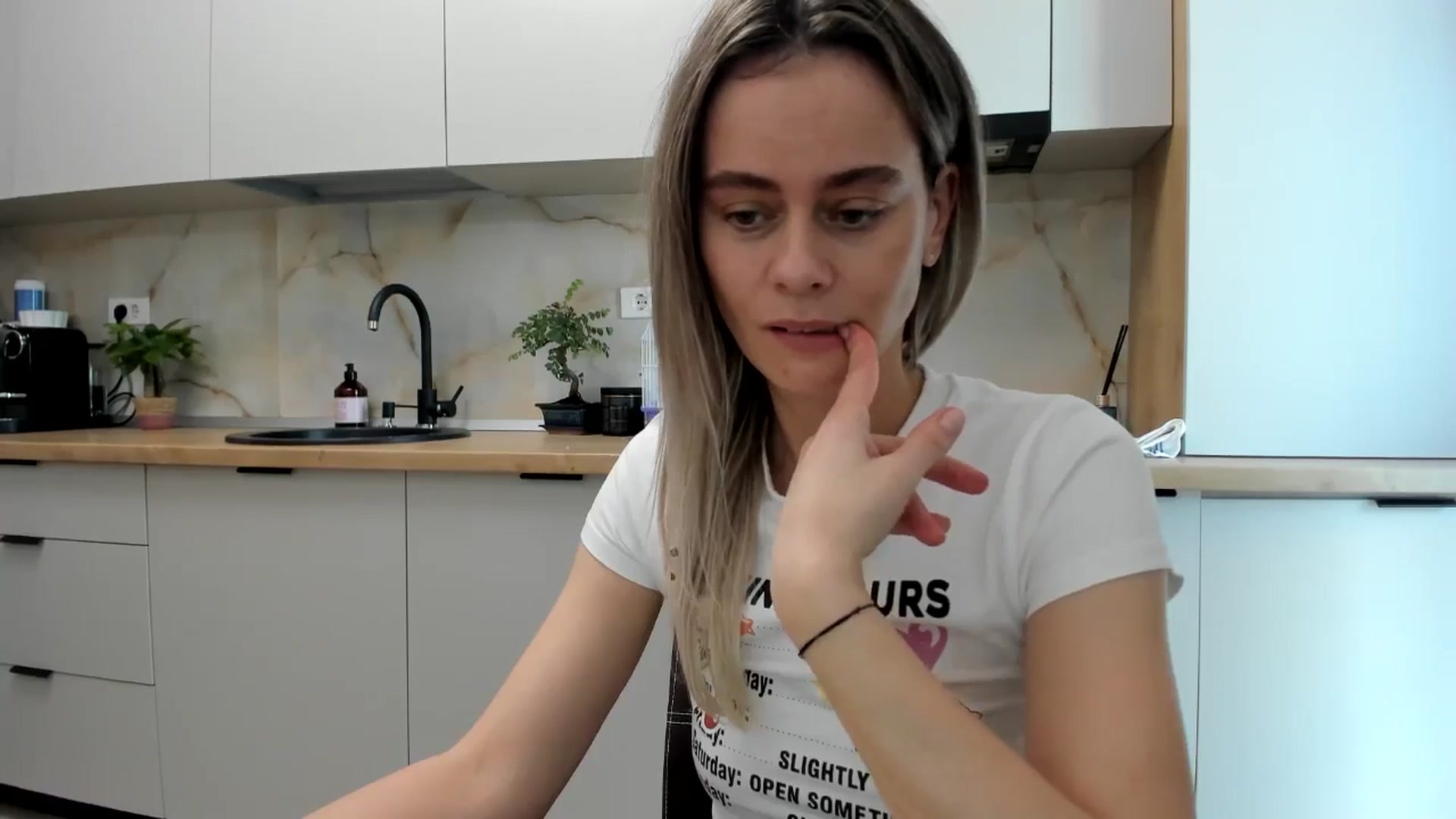 Gallery image thumbnail from DebbyPaige's myfreecams stream on, 01/14/2025, 13:39 image 18 of 20
