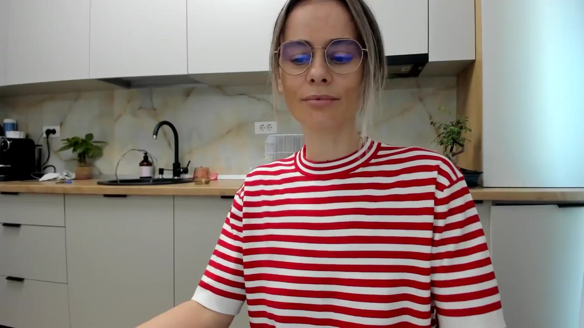 Gallery image thumbnail from DebbyPaige's myfreecams stream on, 01/16/2025, 13:04 image 16 of 20