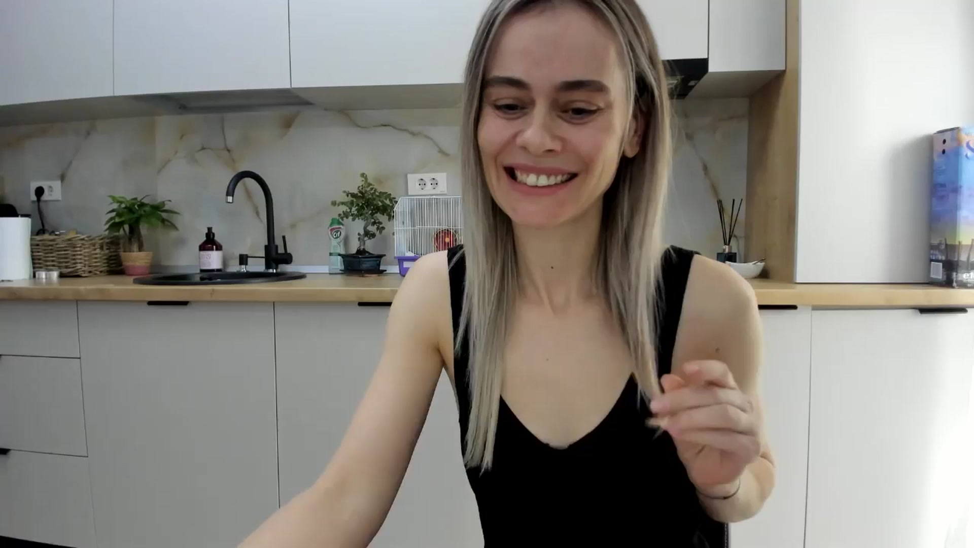 Gallery image thumbnail from DebbyPaige's myfreecams stream on, 01/21/2025, 10:14 image 10 of 20