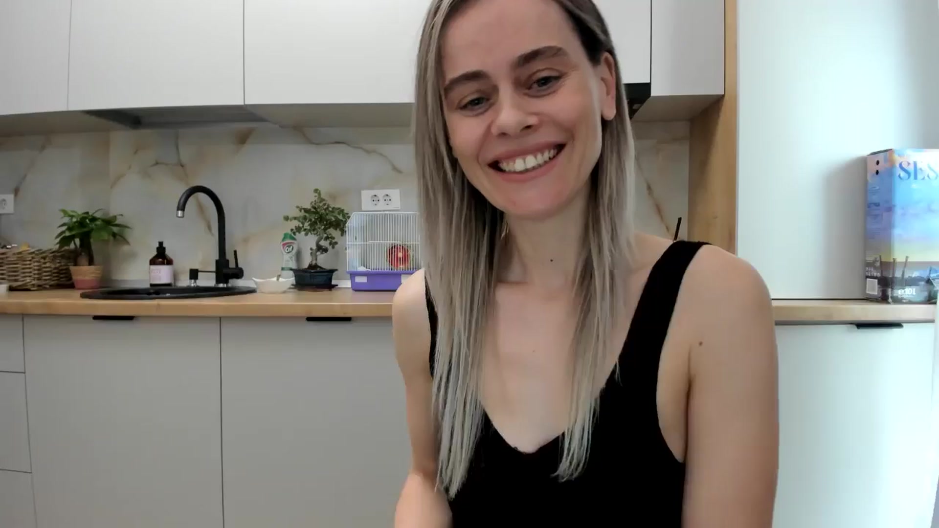 Gallery image thumbnail from DebbyPaige's myfreecams stream on, 01/21/2025, 12:59 image 15 of 20