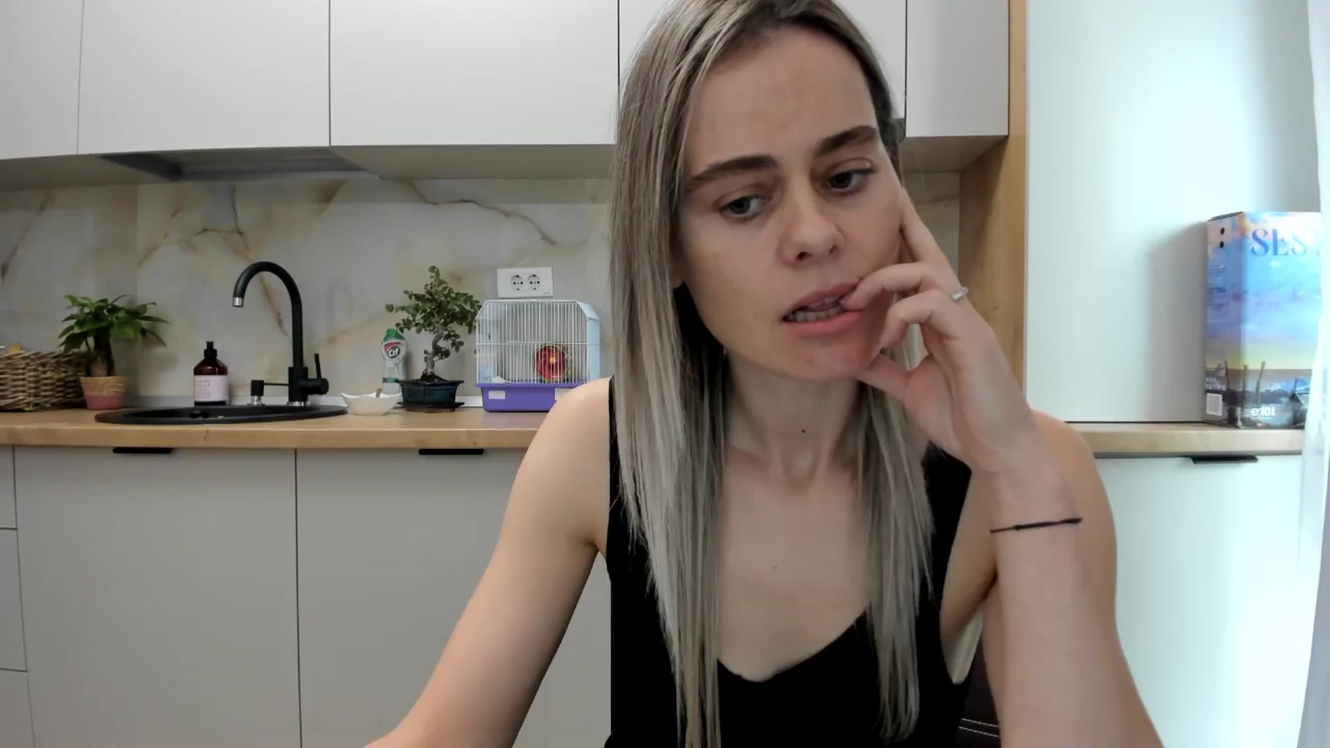 Gallery image thumbnail from DebbyPaige's myfreecams stream on, 01/21/2025, 12:59 image 11 of 20