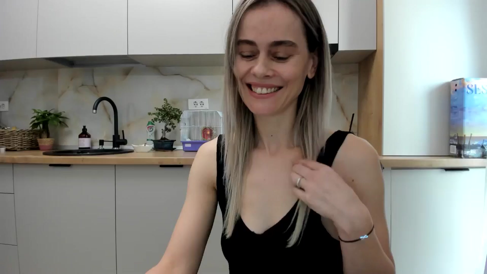 Gallery image thumbnail from DebbyPaige's myfreecams stream on, 01/21/2025, 13:24 image 12 of 20