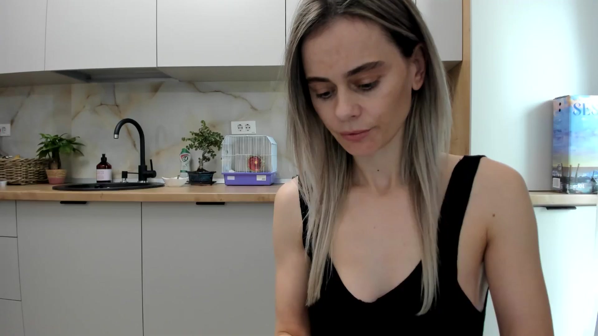 Gallery image thumbnail from DebbyPaige's myfreecams stream on, 01/21/2025, 13:24 image 7 of 20