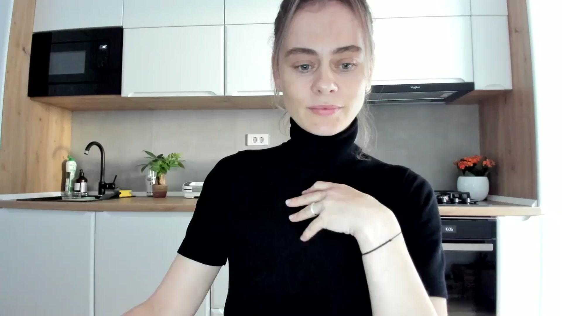 Gallery image thumbnail from DebbyPaige's myfreecams stream on, 02/06/2025, 14:36 image 1 of 20