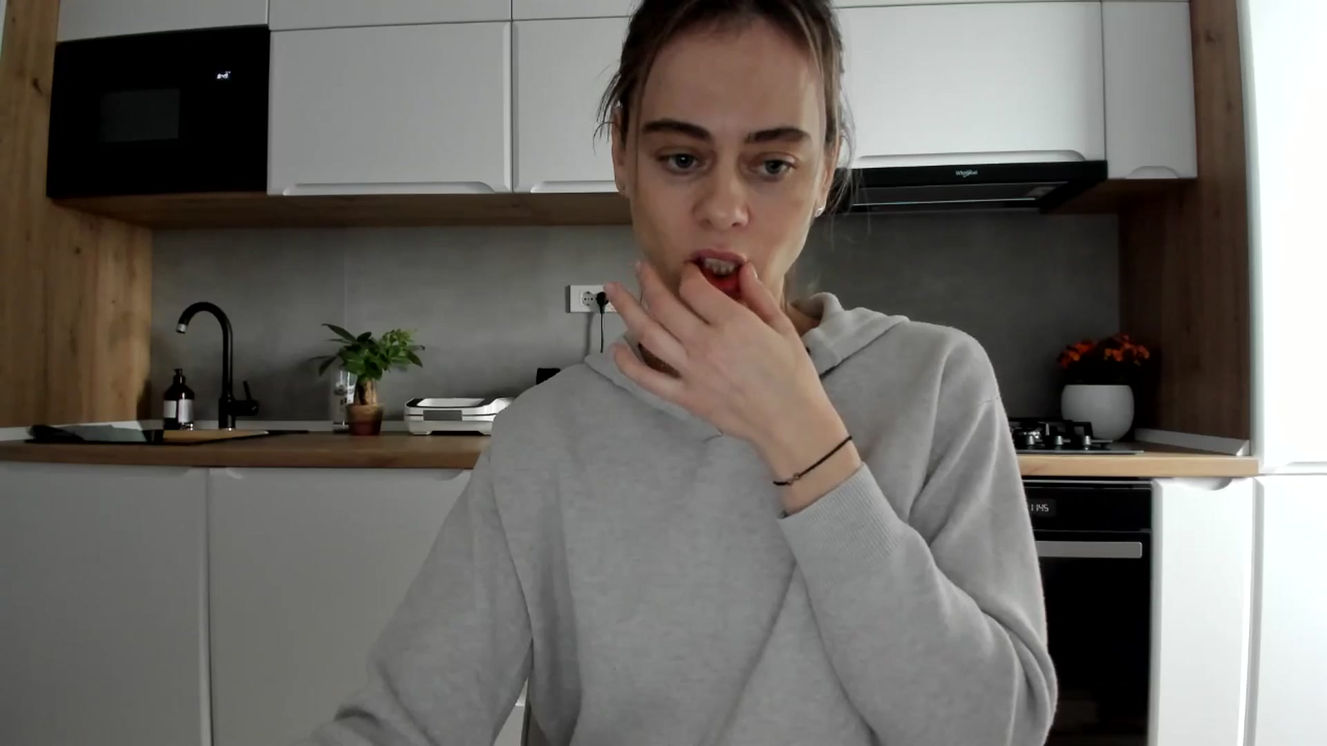 Gallery image thumbnail from DebbyPaige's myfreecams stream on, 02/07/2025, 09:54 image 16 of 20