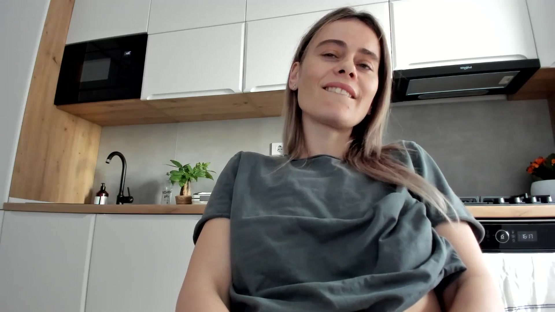 Gallery image thumbnail from DebbyPaige's myfreecams stream on, 02/07/2025, 14:38 image 16 of 20