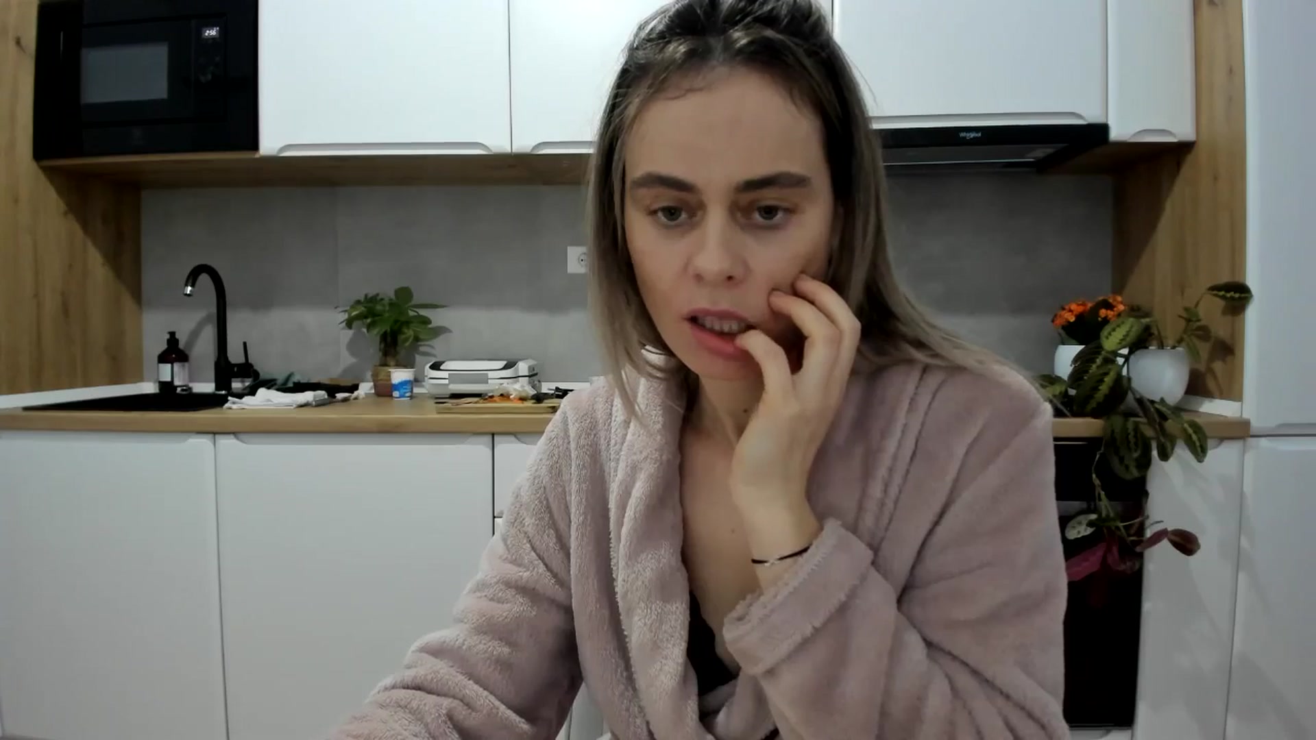 Gallery image thumbnail from DebbyPaige's myfreecams stream on, 02/09/2025, 16:03 image 16 of 20