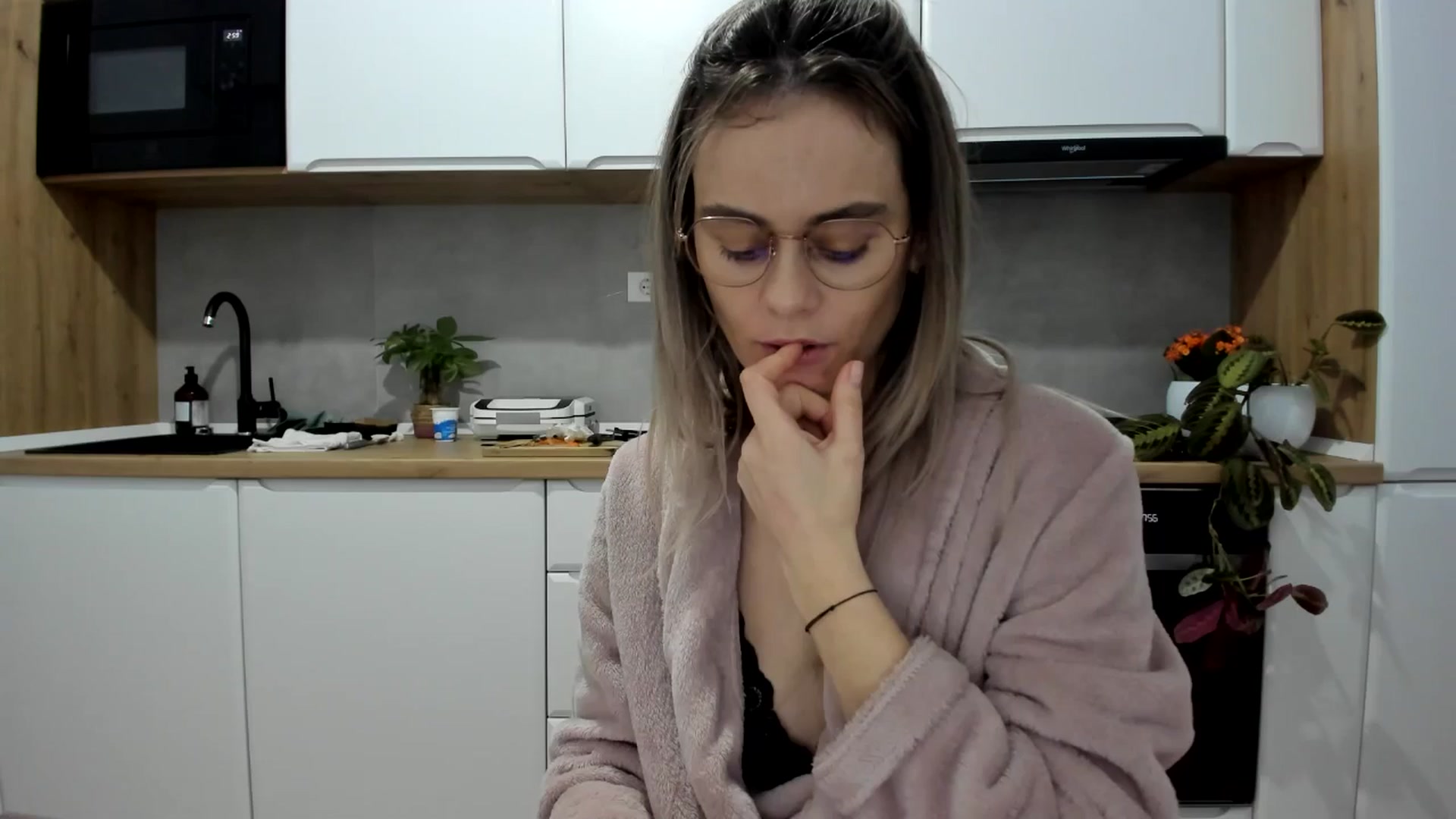 Gallery image thumbnail from DebbyPaige's myfreecams stream on, 02/09/2025, 16:03 image 18 of 20