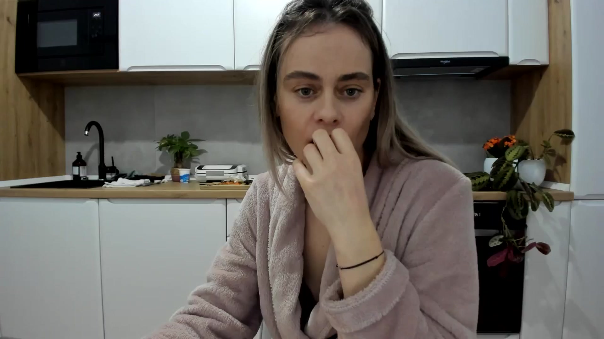 Gallery image thumbnail from DebbyPaige's myfreecams stream on, 02/09/2025, 16:03 image 15 of 20