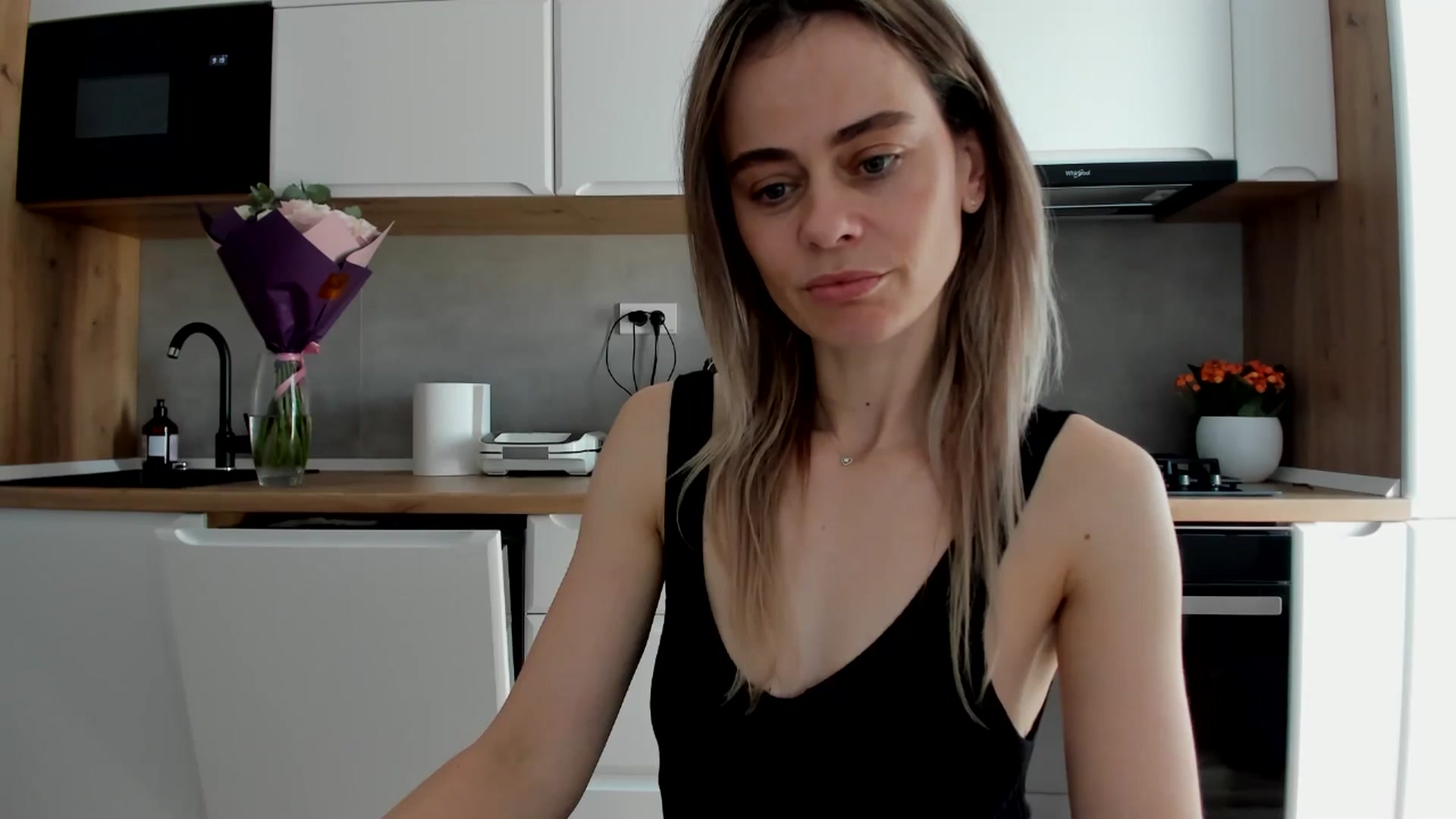 Gallery image thumbnail from DebbyPaige's myfreecams stream on, 02/14/2025, 10:27 image 18 of 20