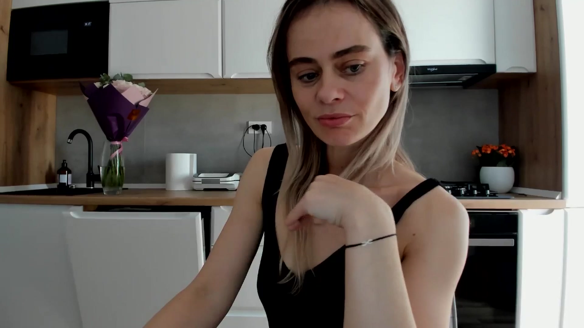 Gallery image thumbnail from DebbyPaige's myfreecams stream on, 02/14/2025, 10:27 image 17 of 20