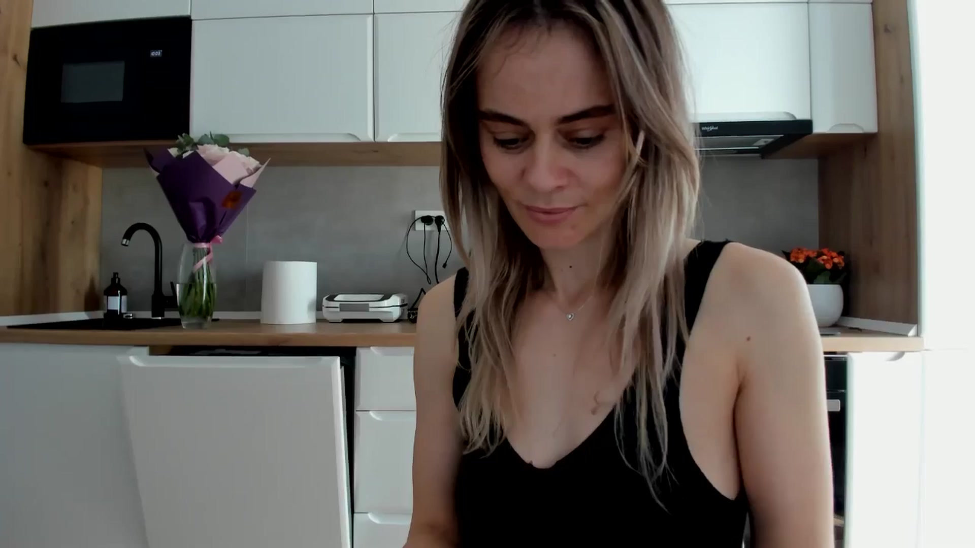 Gallery image thumbnail from DebbyPaige's myfreecams stream on, 02/14/2025, 11:30 image 11 of 20