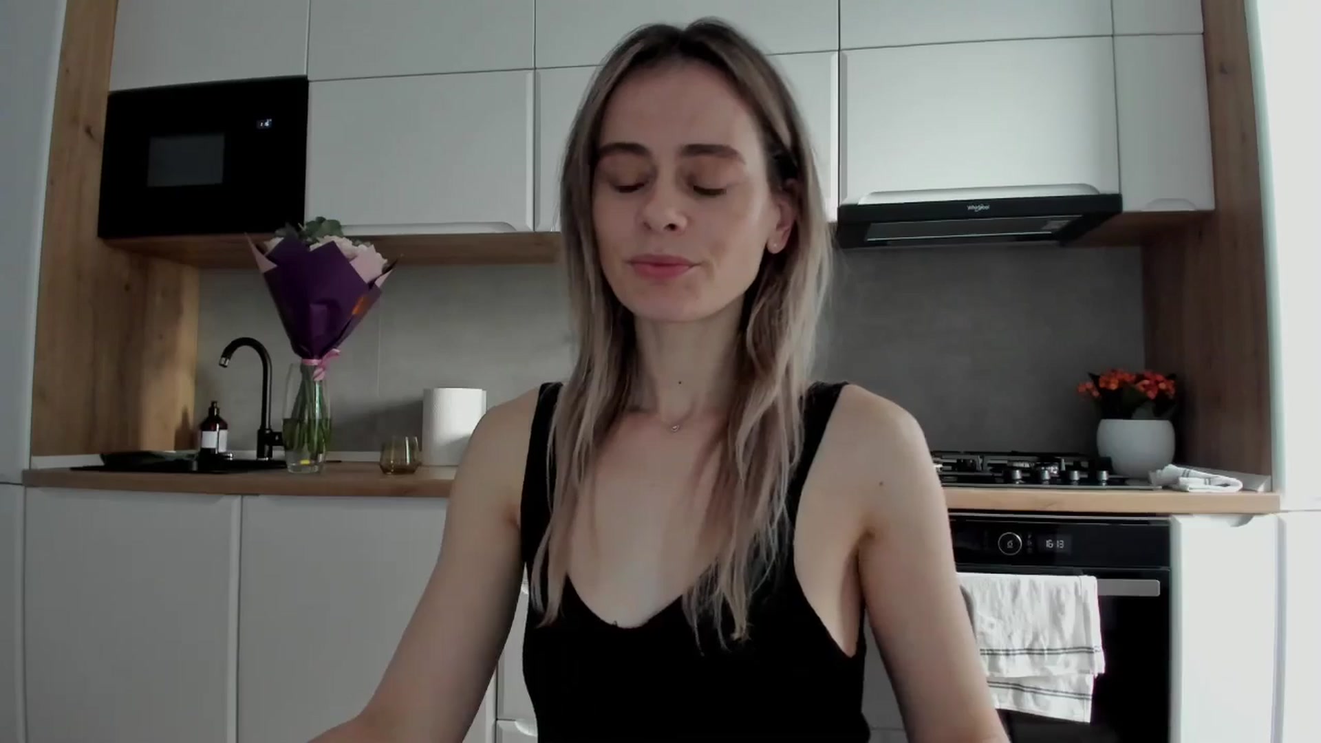 Gallery image thumbnail from DebbyPaige's myfreecams stream on, 02/14/2025, 14:50 image 13 of 20