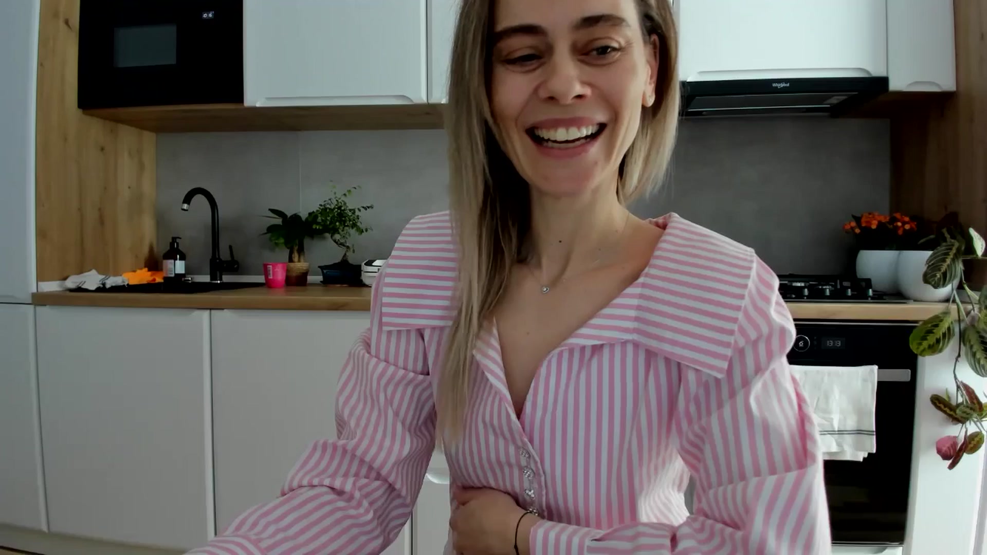 Gallery image thumbnail from DebbyPaige's myfreecams stream on, 02/17/2025, 11:43 image 16 of 20
