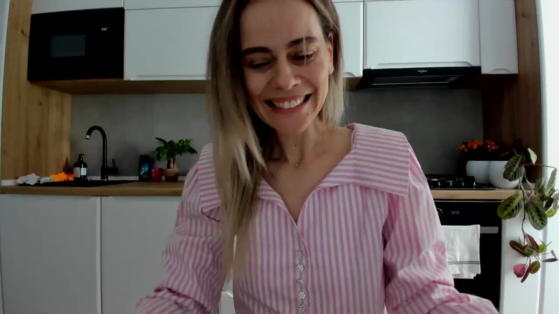 Gallery image thumbnail from DebbyPaige's myfreecams stream on, 02/17/2025, 11:43 image 10 of 20