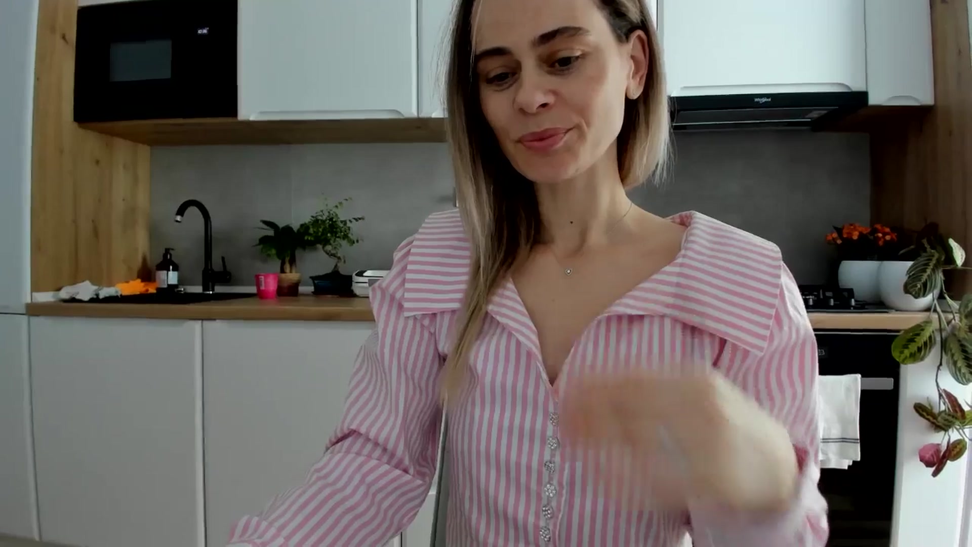 Gallery image thumbnail from DebbyPaige's myfreecams stream on, 02/17/2025, 11:43 image 20 of 20