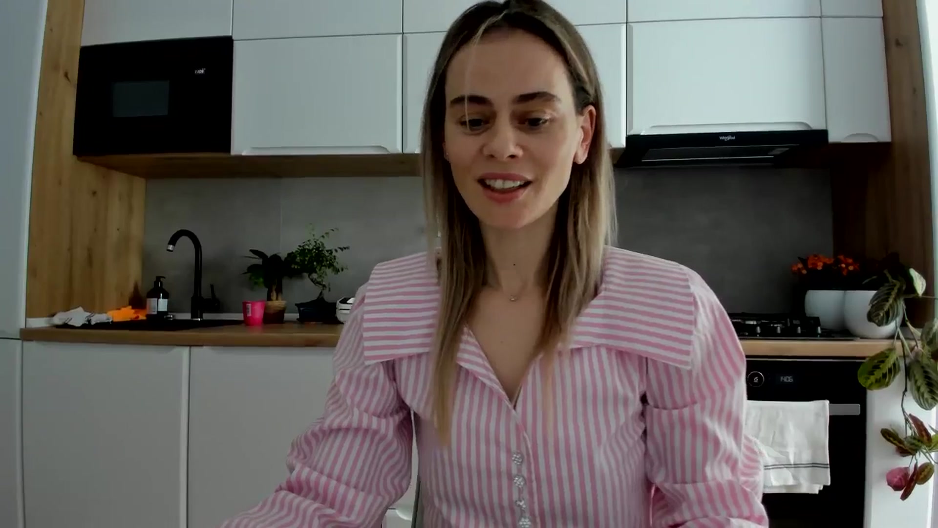 Gallery image thumbnail from DebbyPaige's myfreecams stream on, 02/17/2025, 12:19 image 15 of 20