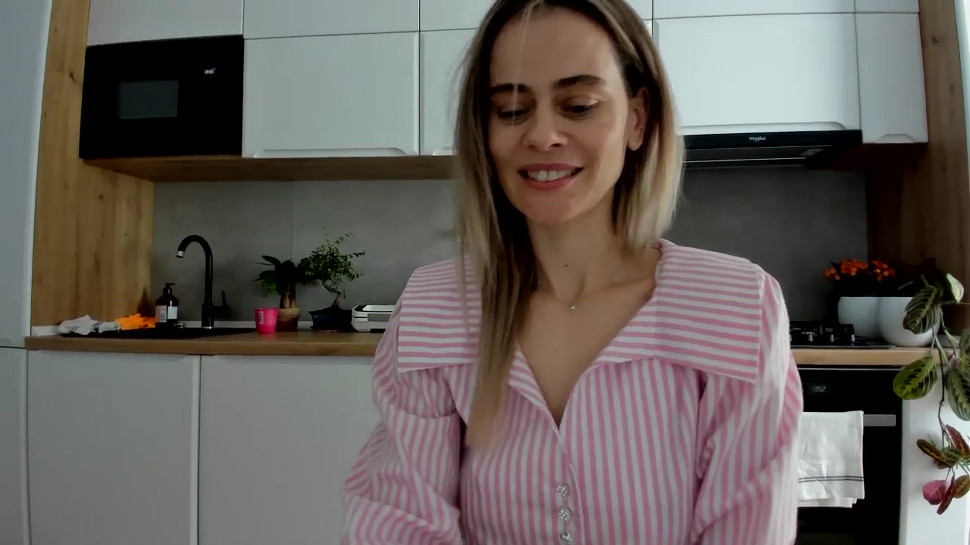 Gallery image thumbnail from DebbyPaige's myfreecams stream on, 02/17/2025, 12:19 image 6 of 20