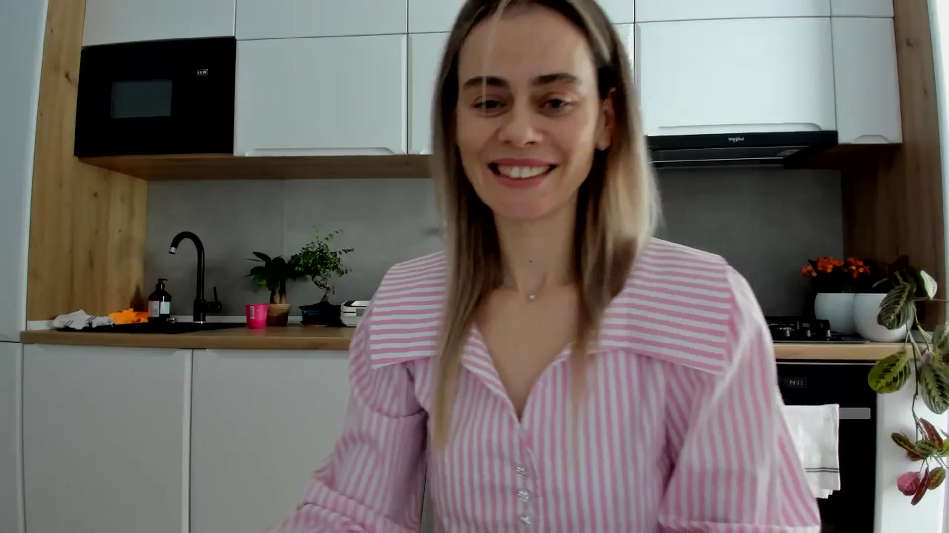 Gallery image thumbnail from DebbyPaige's myfreecams stream on, 02/17/2025, 12:19 image 18 of 20