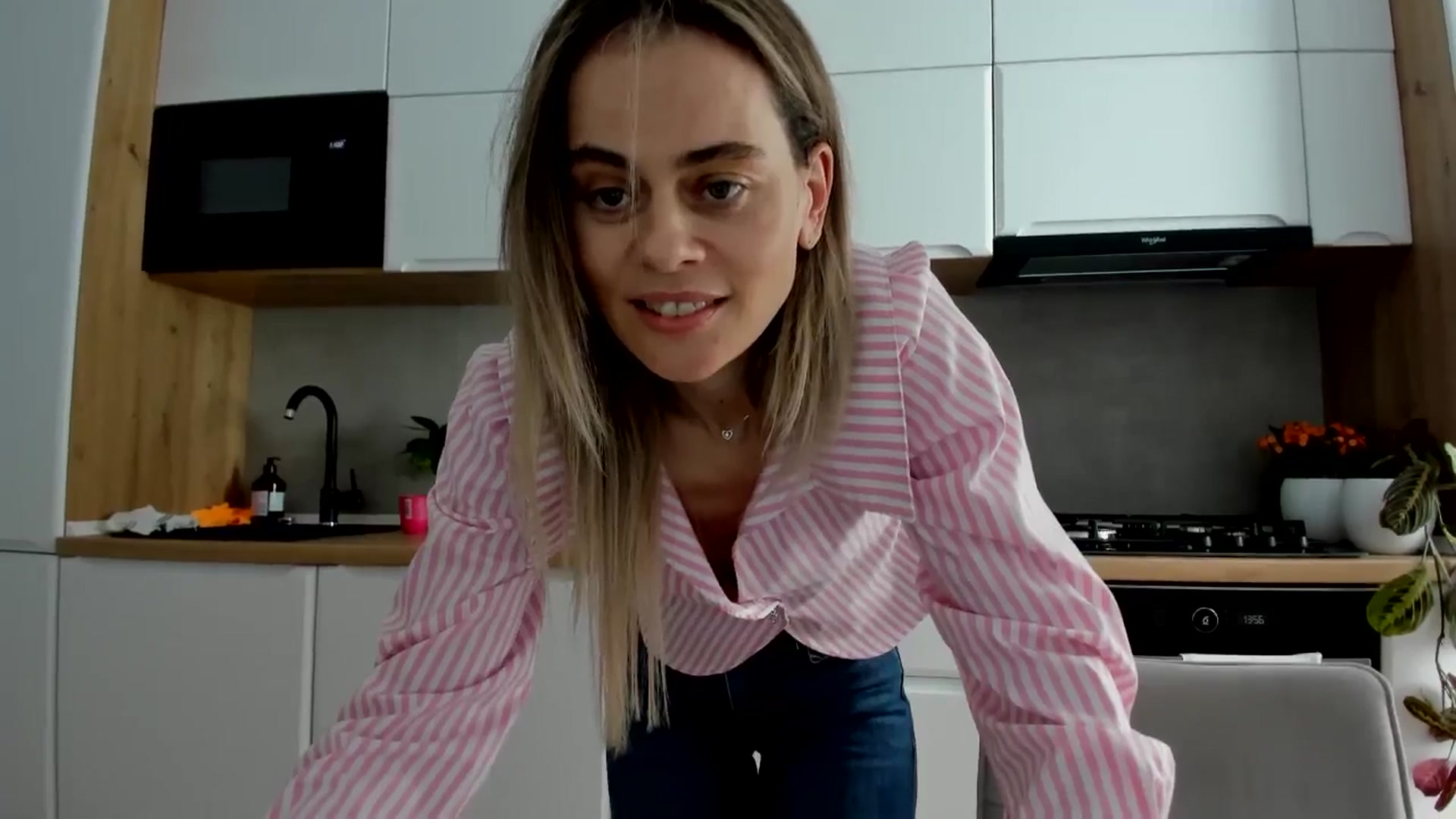 Gallery image thumbnail from DebbyPaige's myfreecams stream on, 02/17/2025, 12:19 image 9 of 20