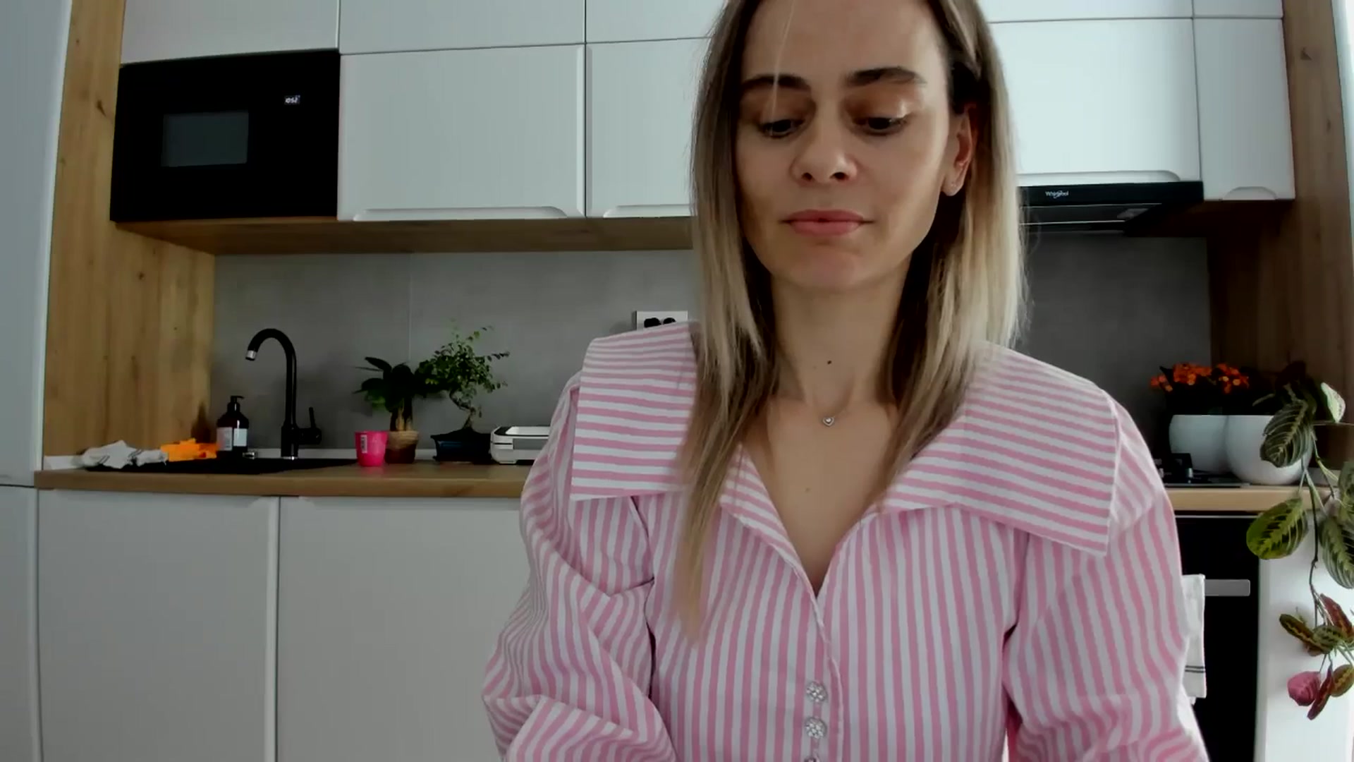Gallery image thumbnail from DebbyPaige's myfreecams stream on, 02/17/2025, 12:19 image 4 of 20