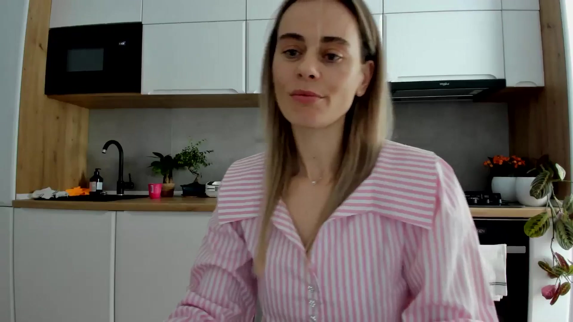 Gallery image thumbnail from DebbyPaige's myfreecams stream on, 02/17/2025, 12:19 image 14 of 20