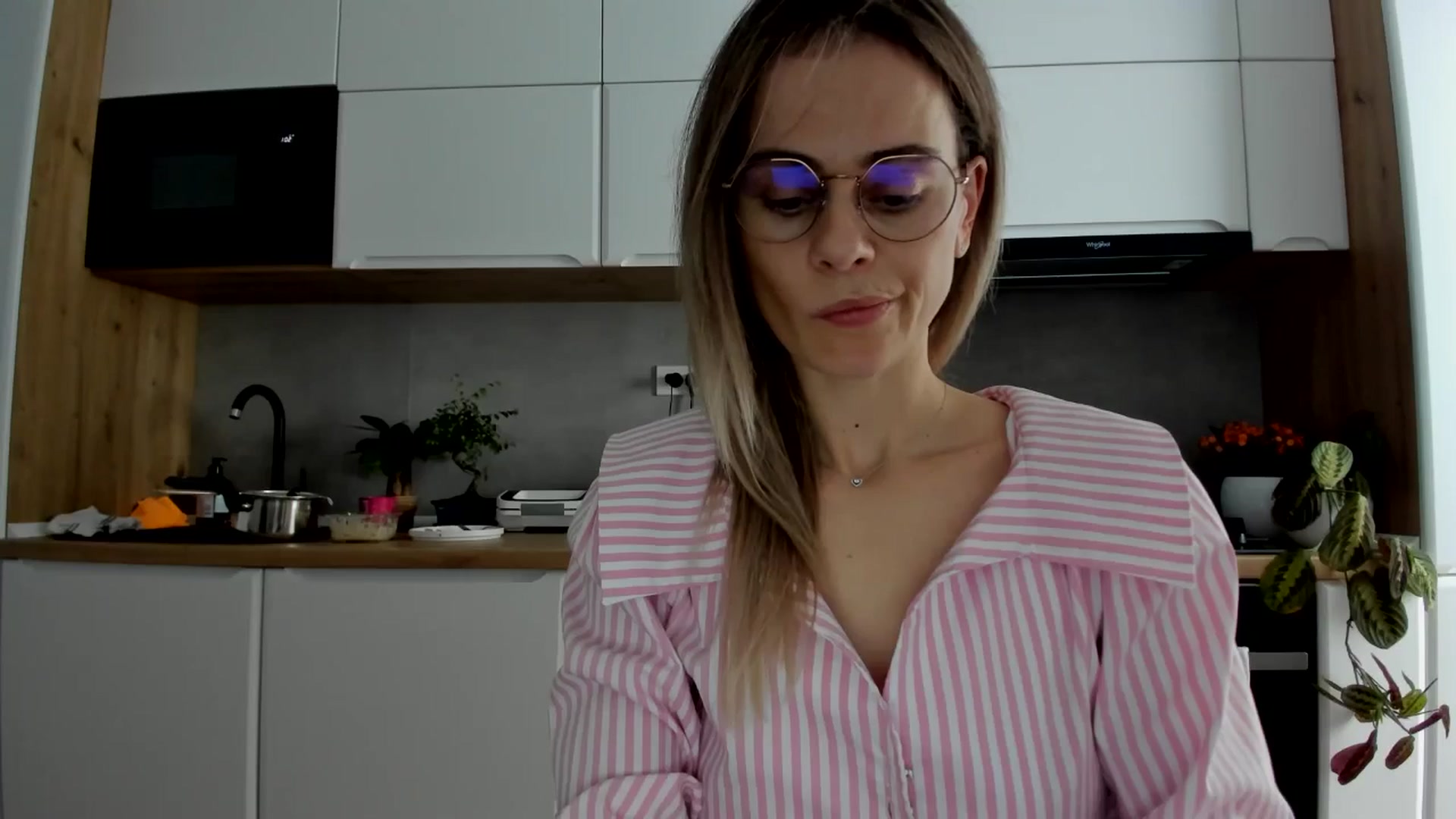 Gallery image thumbnail from DebbyPaige's myfreecams stream on, 02/17/2025, 14:41 image 15 of 20