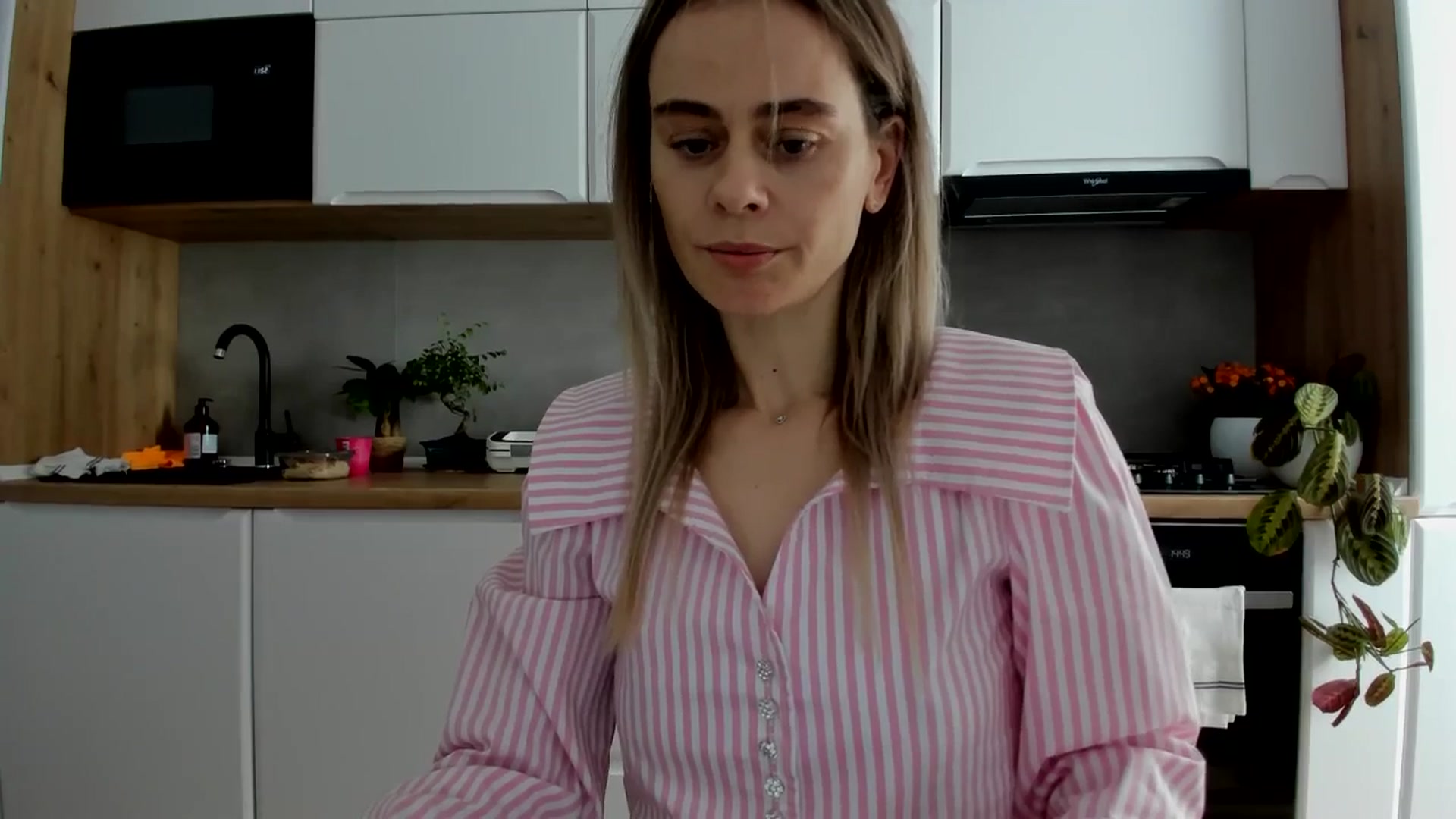 Gallery image thumbnail from DebbyPaige's myfreecams stream on, 02/17/2025, 14:41 image 4 of 20