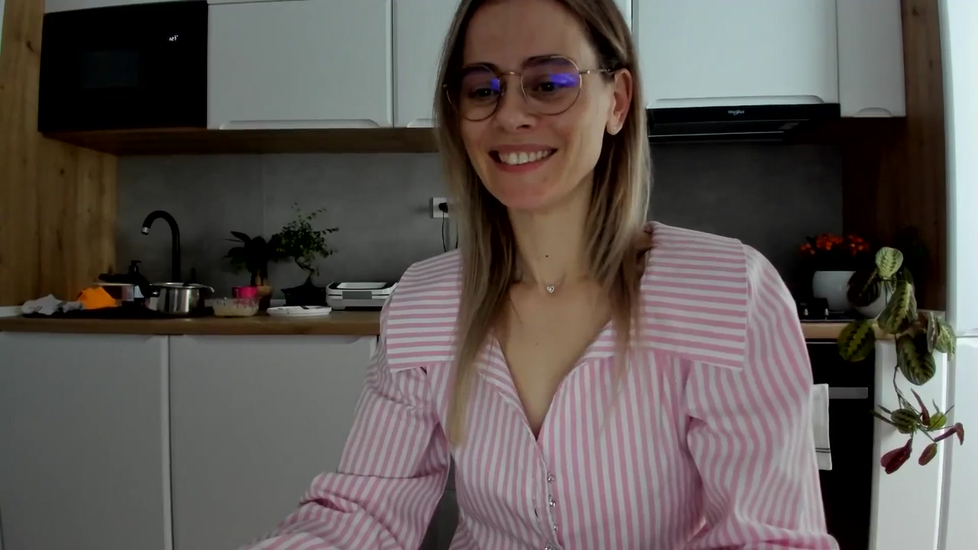 Gallery image thumbnail from DebbyPaige's myfreecams stream on, 02/17/2025, 14:41 image 19 of 20