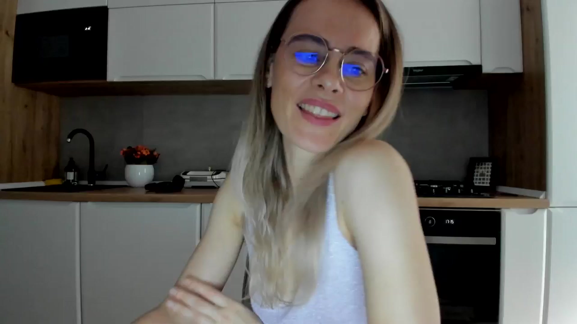 Gallery image thumbnail from DebbyPaige's myfreecams stream on, 02/19/2025, 15:28 image 7 of 20