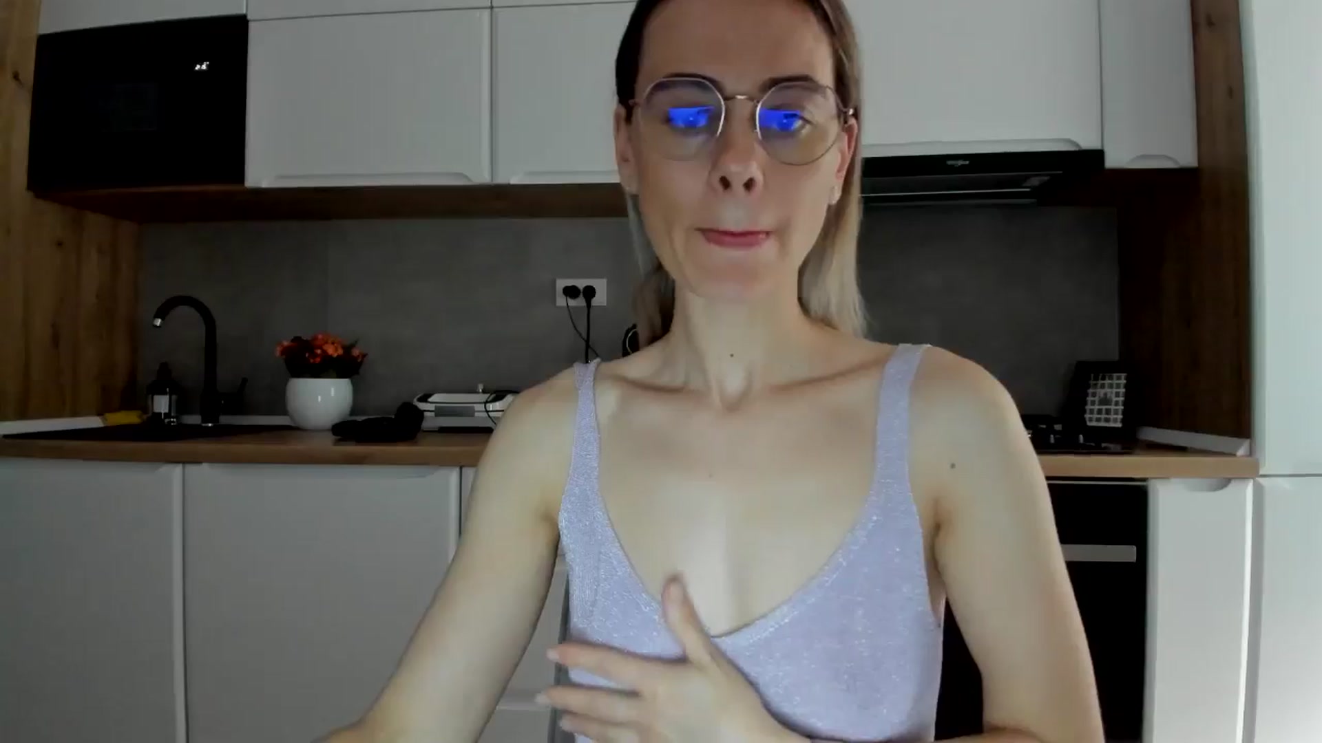 Gallery image thumbnail from DebbyPaige's myfreecams stream on, 02/19/2025, 15:28 image 3 of 20